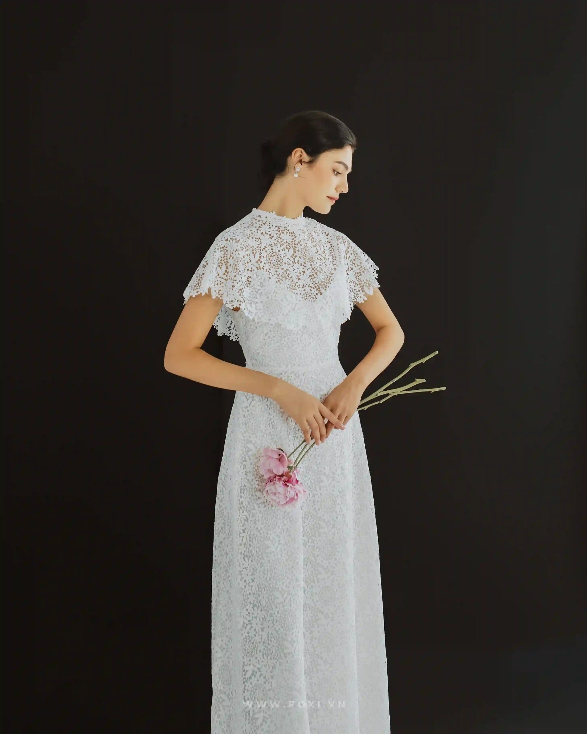 Made-to-order elegant lace wedding dress with V-neck and cape detachable - D1403 - POXI