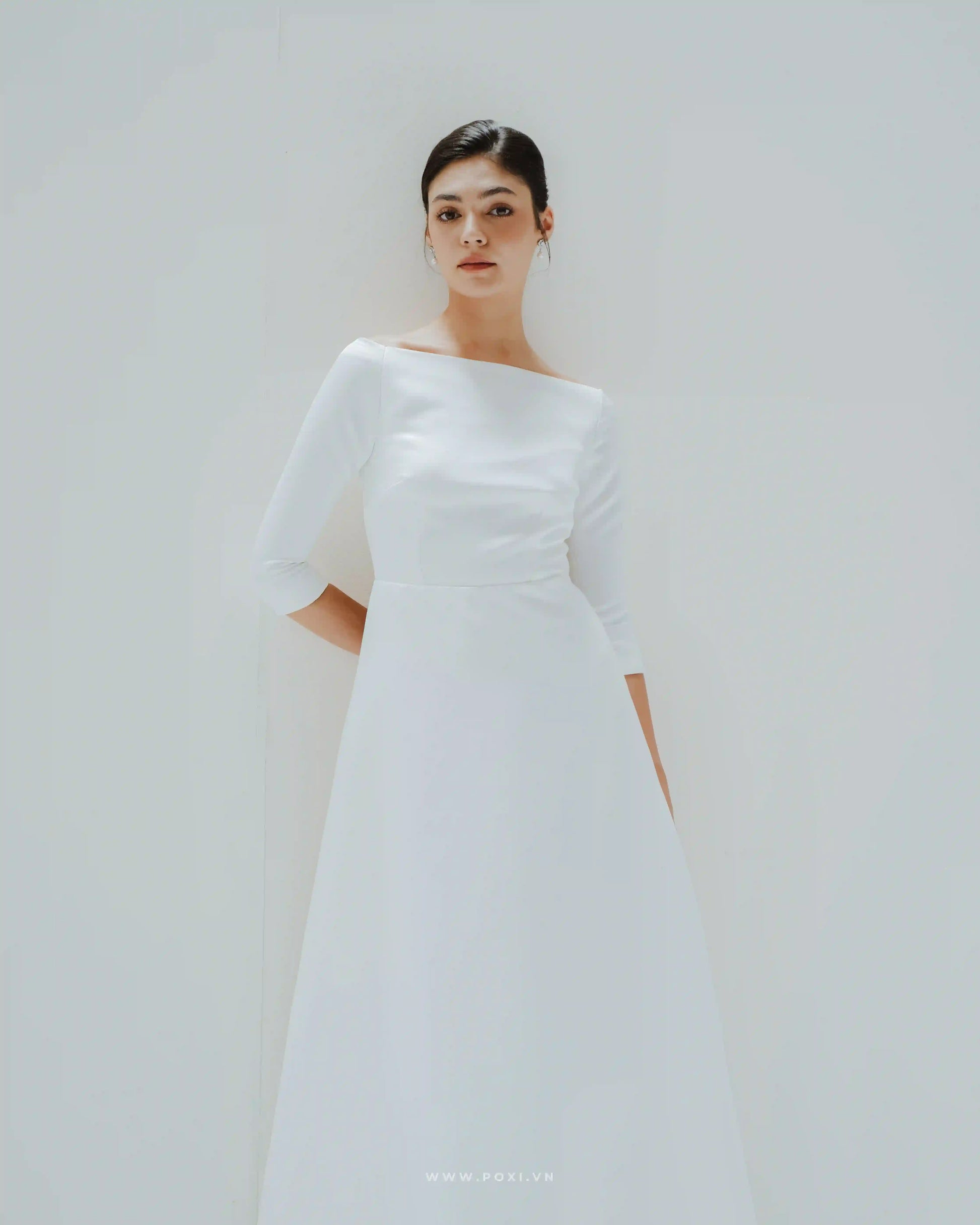 Off-the-shoulder minimalist wedding dress with three-quarter sleeves - D1590 - POXI
