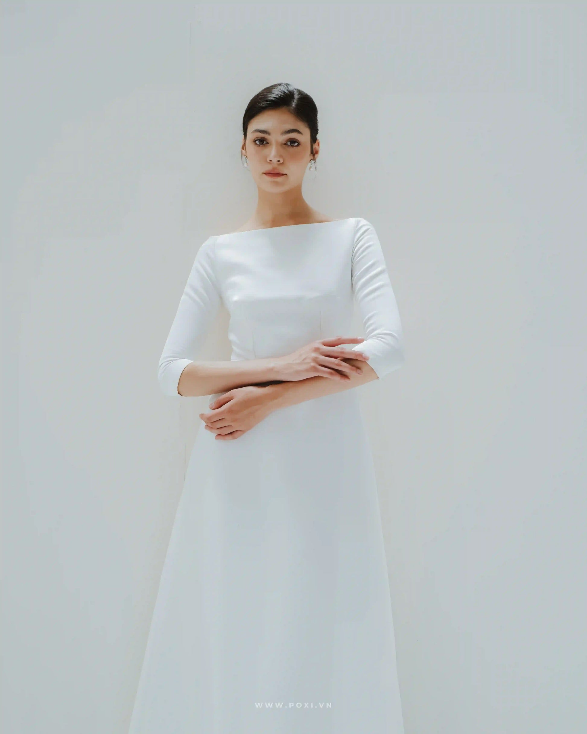 Off-the-shoulder minimalist wedding dress with three-quarter sleeves - D1590 - POXI
