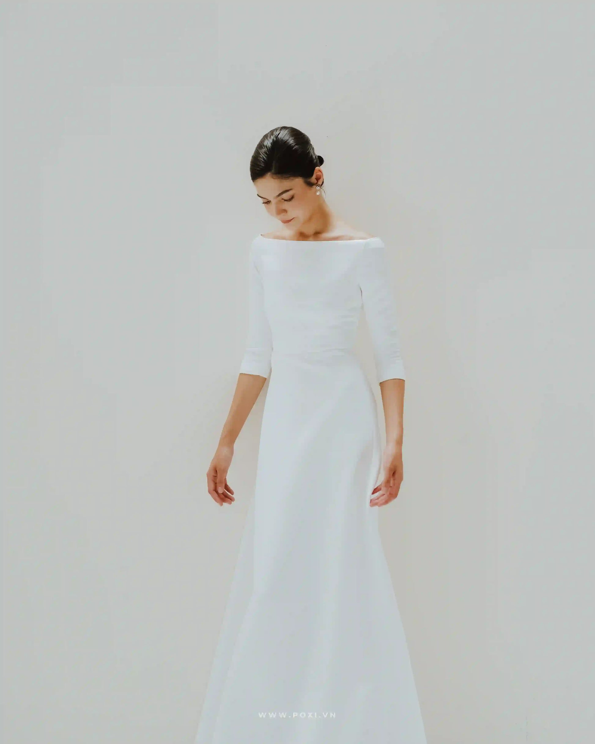 Off-the-shoulder minimalist wedding dress with three-quarter sleeves - D1590 - POXI
