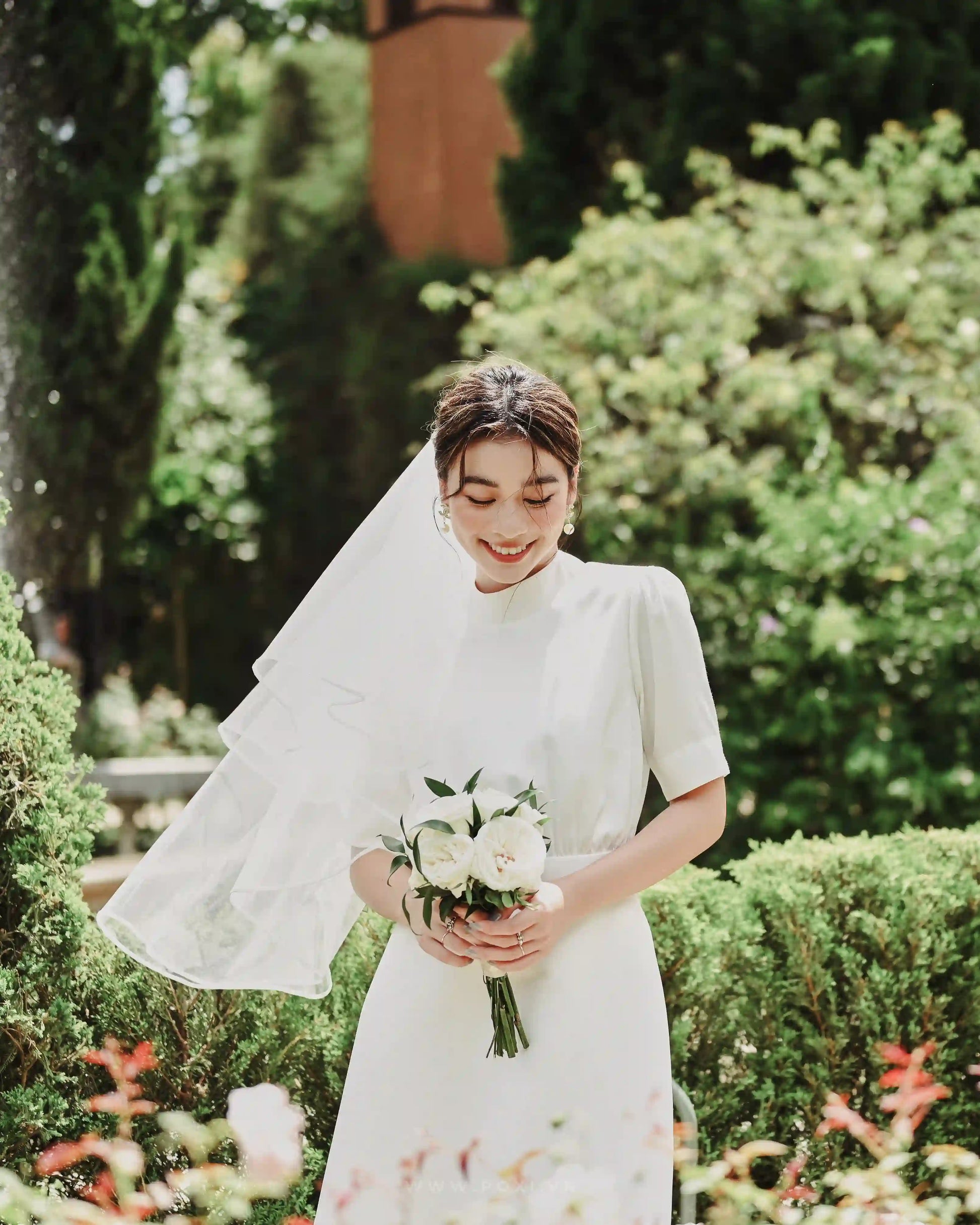 Minimalist wedding dress with mock neck and short sleeve - D1637 - POXI