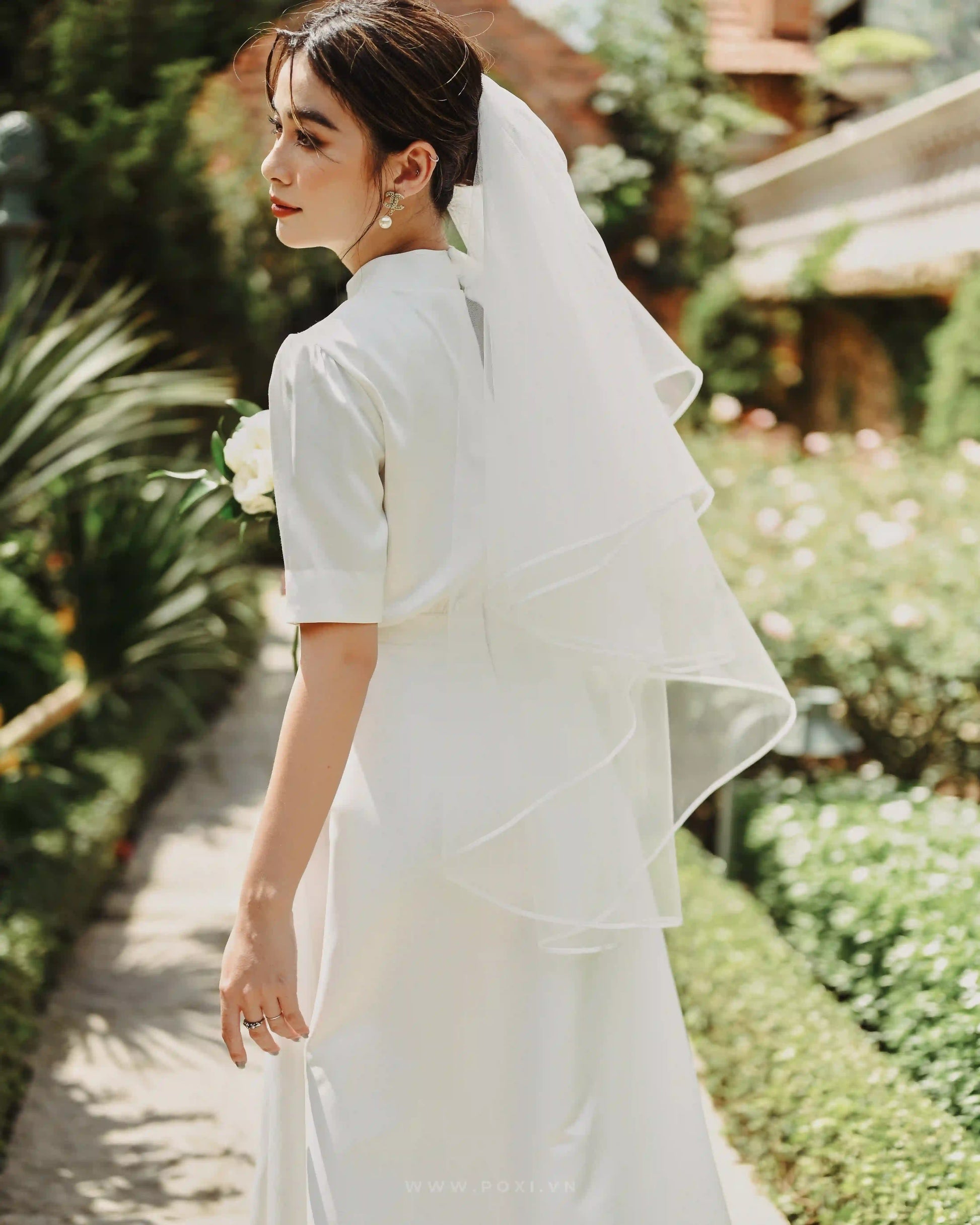 Minimalist wedding dress with mock neck and short sleeve - D1637 - POXI