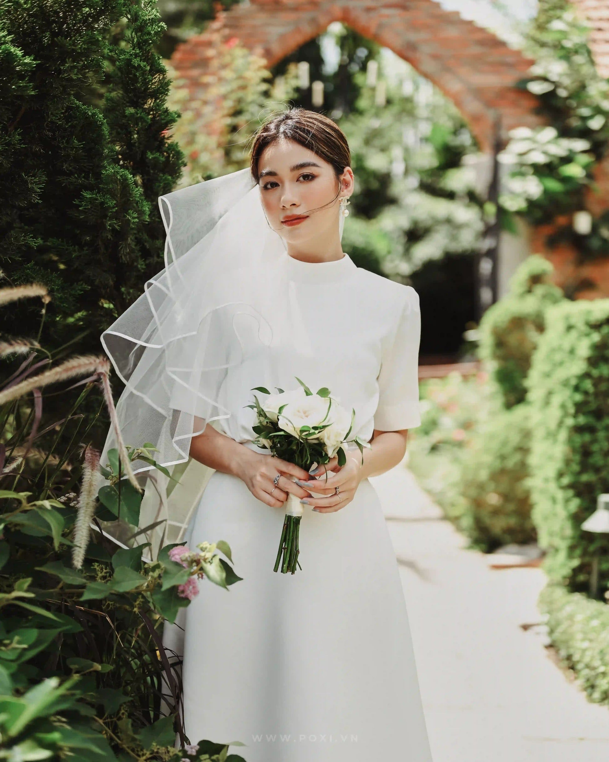 Minimalist wedding dress with mock neck and short sleeve - D1637 - POXI