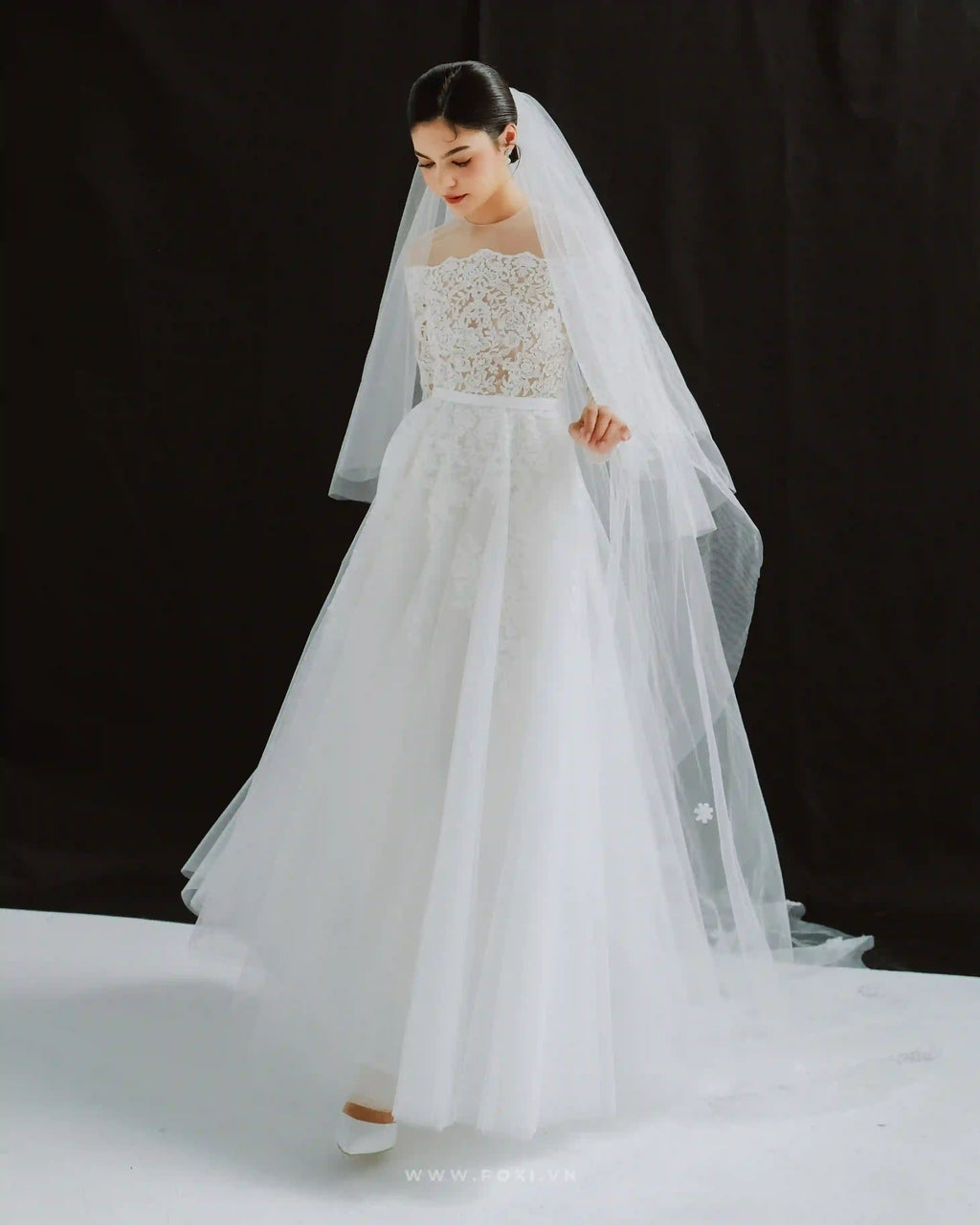 Elegant off-the-shoulder wedding dress with flared skirt and long sleeves - D1746 - POXI
