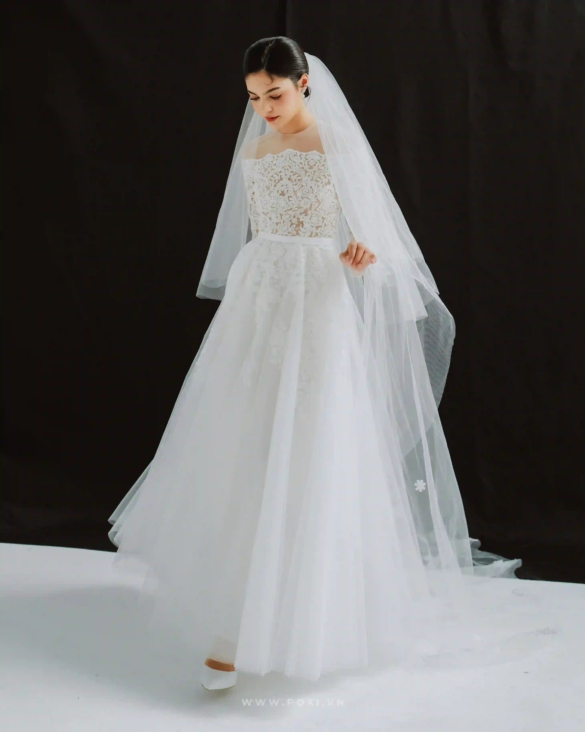 Elegant off-the-shoulder wedding dress with flared skirt and long sleeves - D1746 - POXI