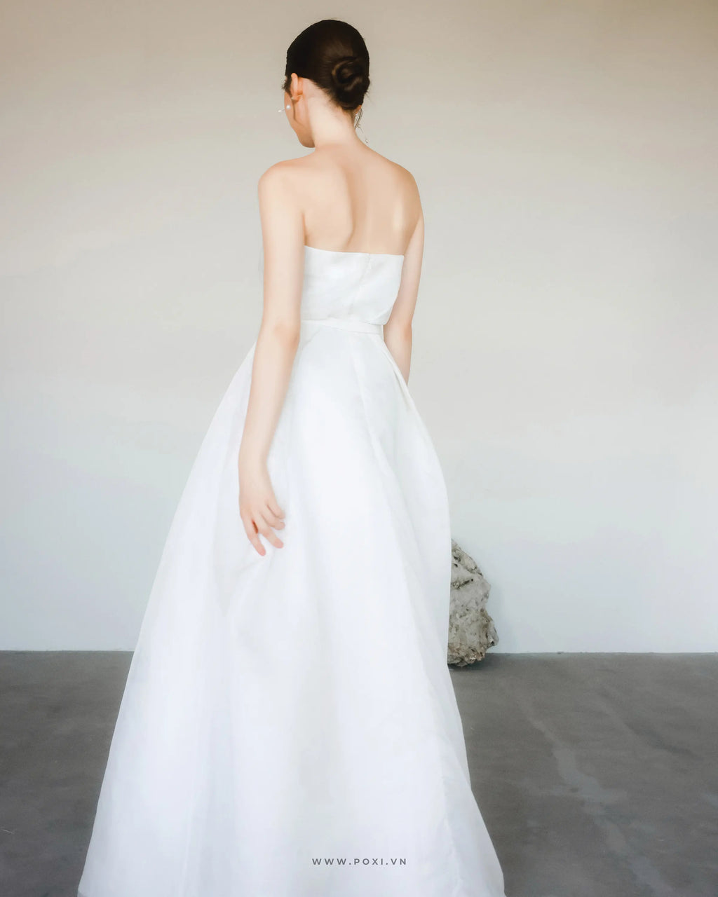 Modern off-shoulder wedding dress with a front split design and detachable bow belt - D1773 - POXI