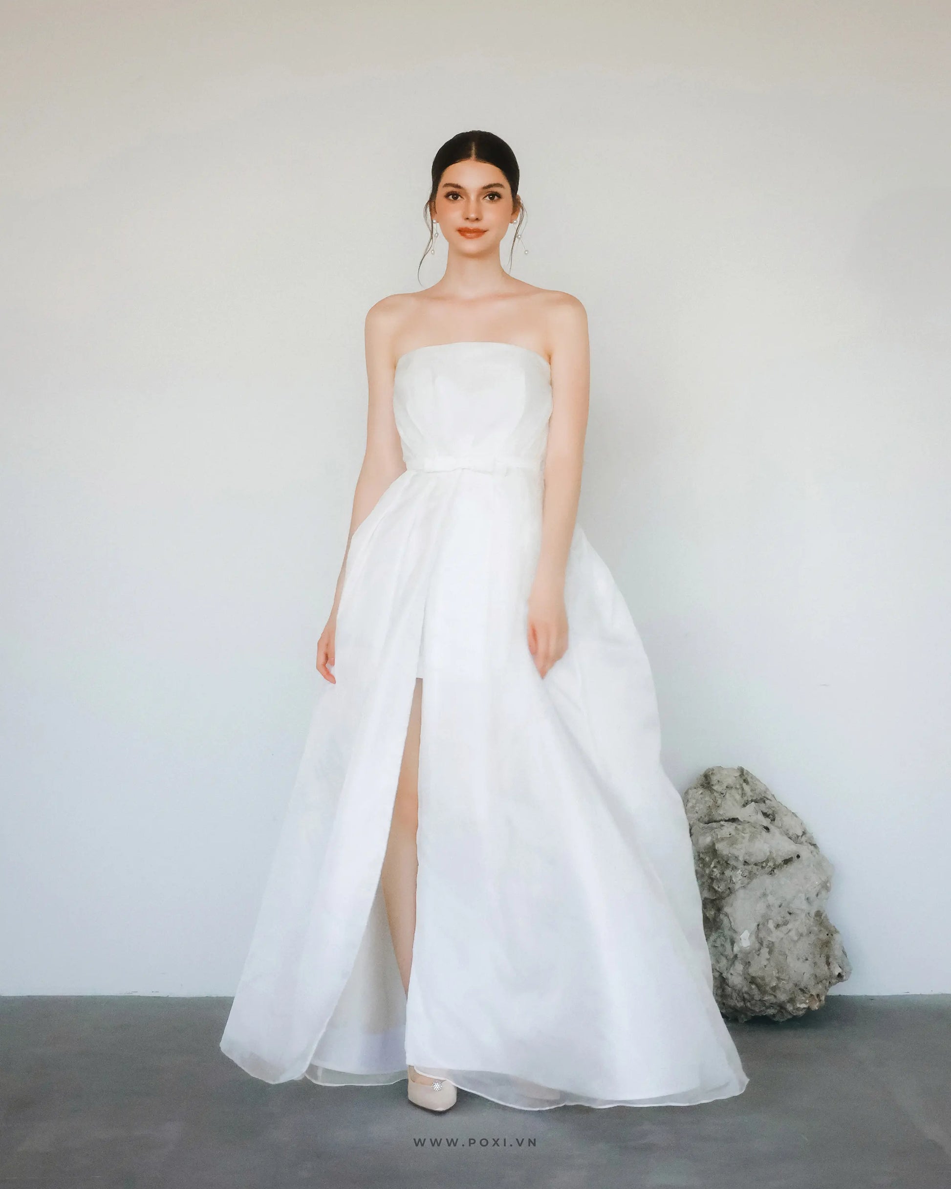 Modern off-shoulder wedding dress with a front split design and detachable bow belt - D1773 - POXI