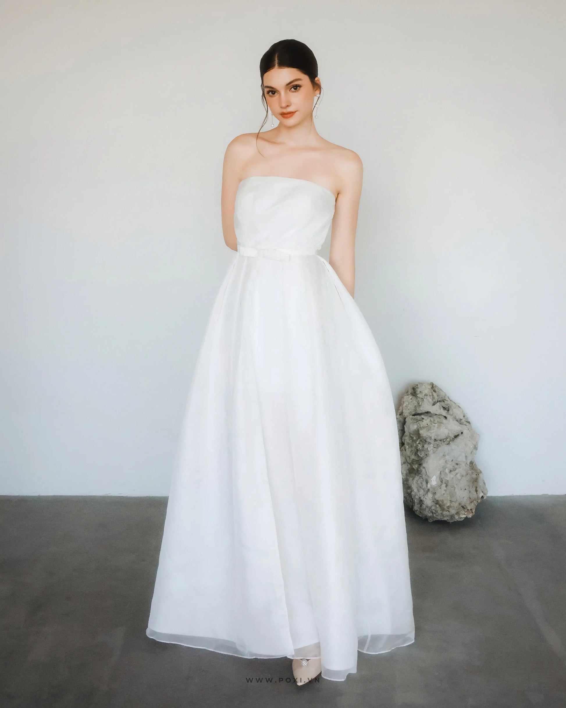 Modern off-shoulder wedding dress with a front split design and detachable bow belt - D1773 - POXI