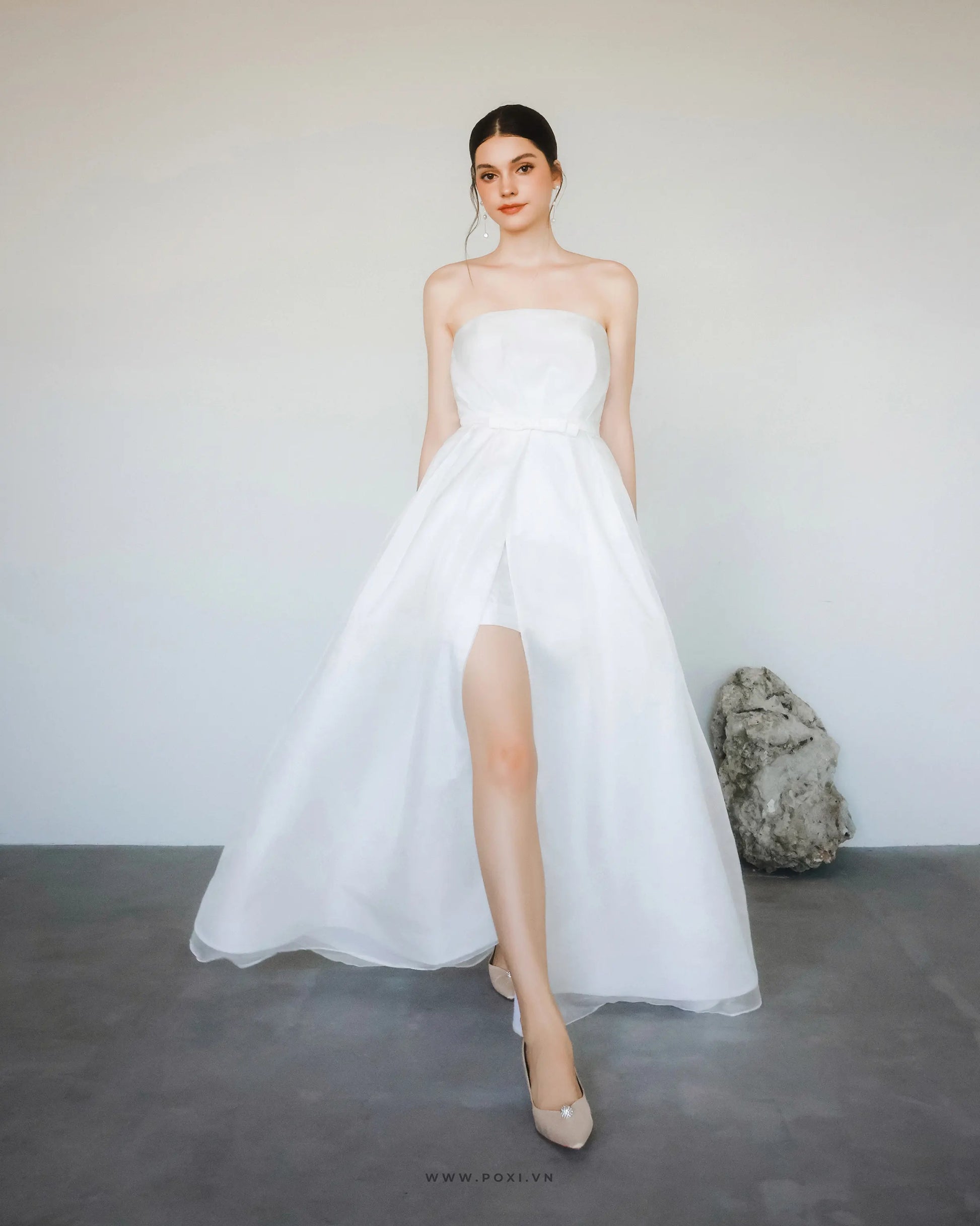 Modern off-shoulder wedding dress with a front split design and detachable bow belt - D1773 - POXI