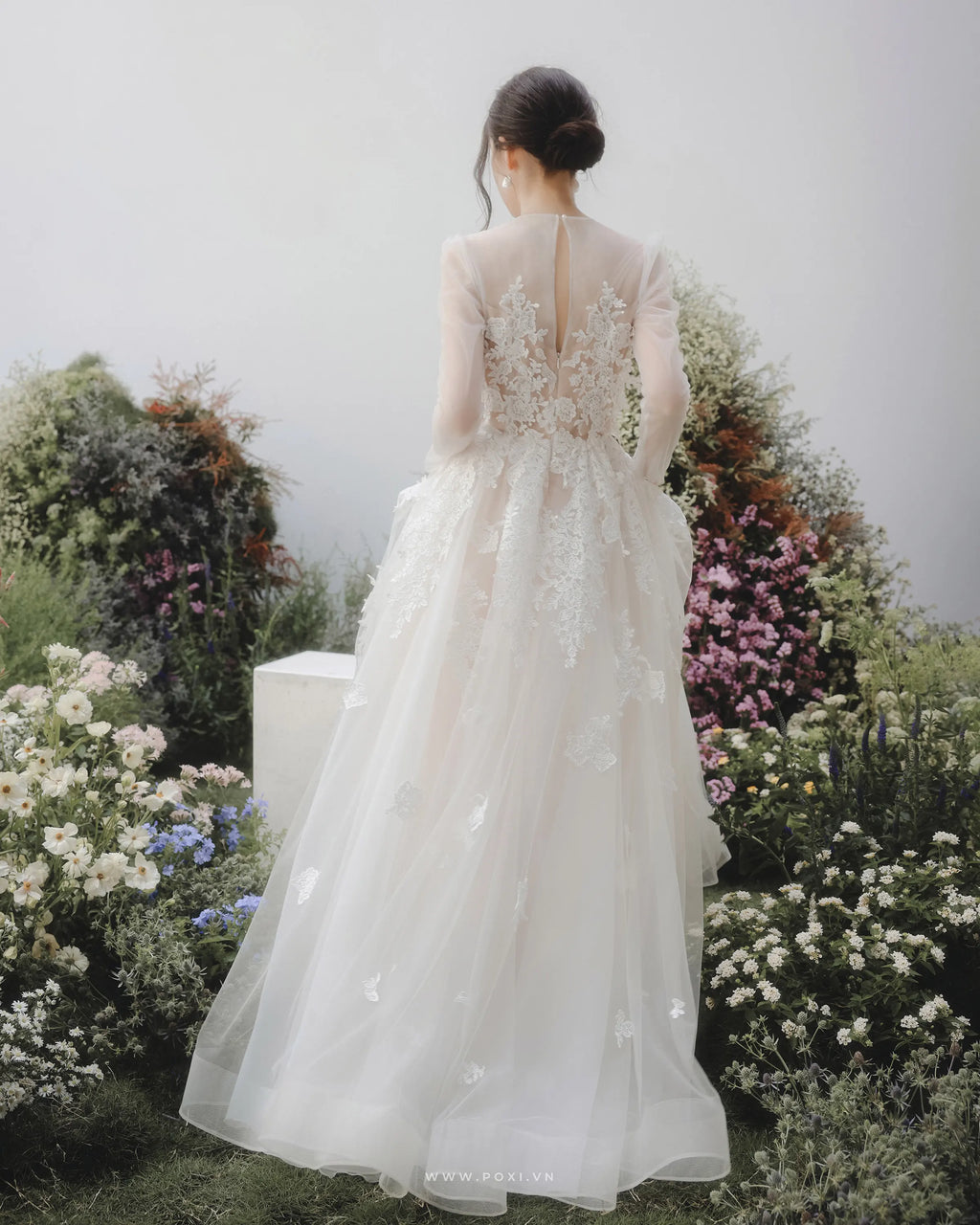 Made-to-order Flying wedding dress with crew neck and long sleeves - D1785 - POXI