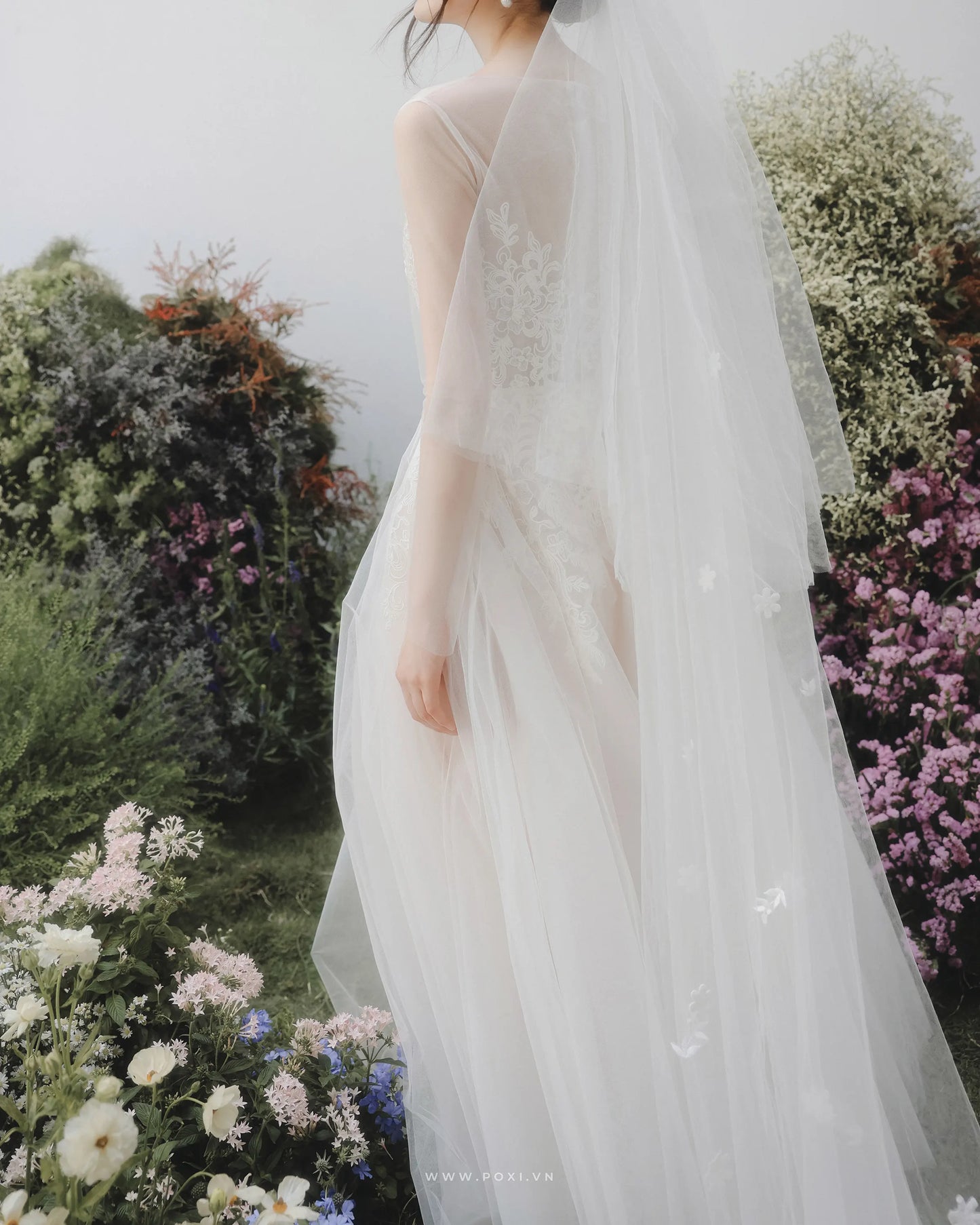 Made-to-order Gentle wedding dress with flare skirt and boat neck - D1800 - POXI
