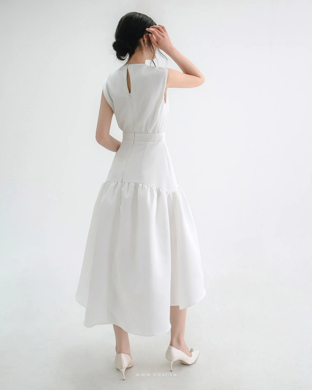 Minimalist white party dress with crew neck and mullet skirt - D1811B - POXI