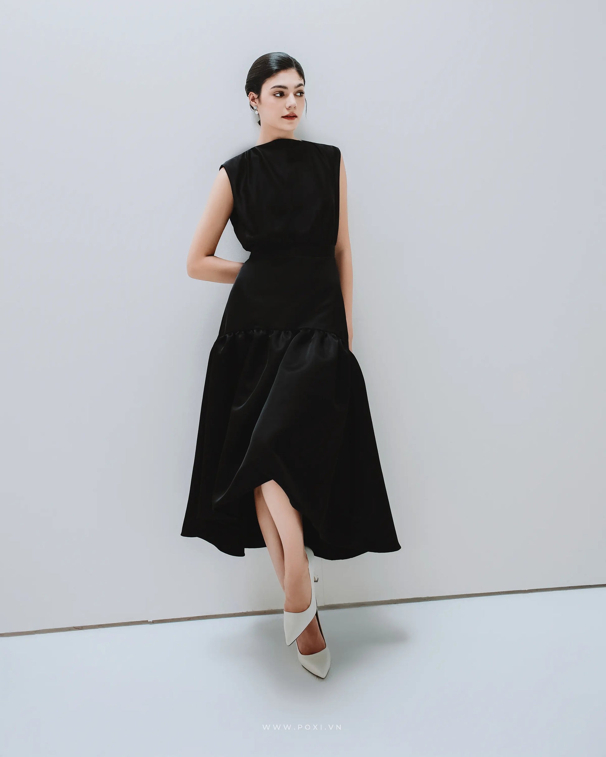Minimalist black party dress with crew neck and mullet skirt - D1811 - POXI