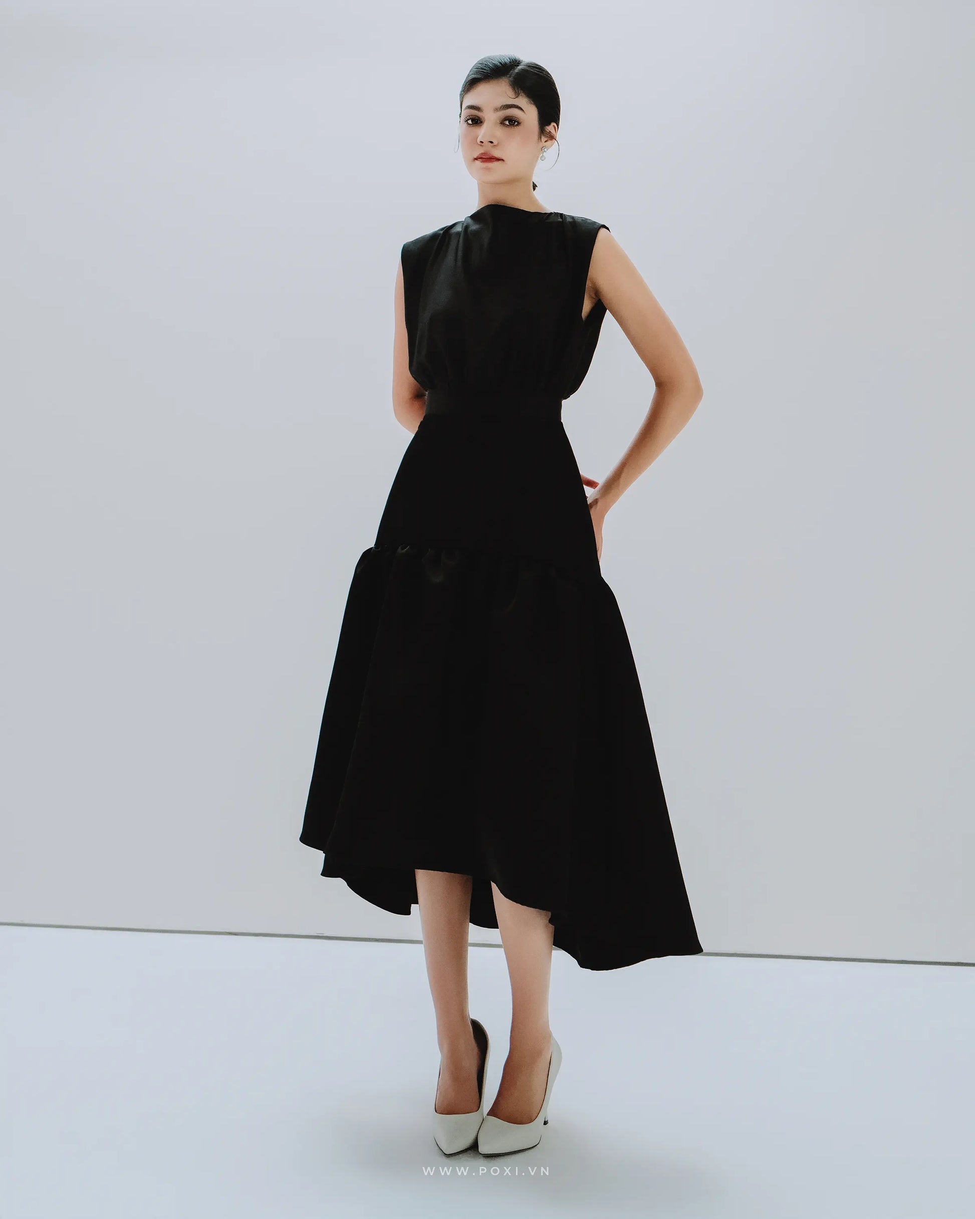 Minimalist black party dress with crew neck and mullet skirt - D1811 - POXI
