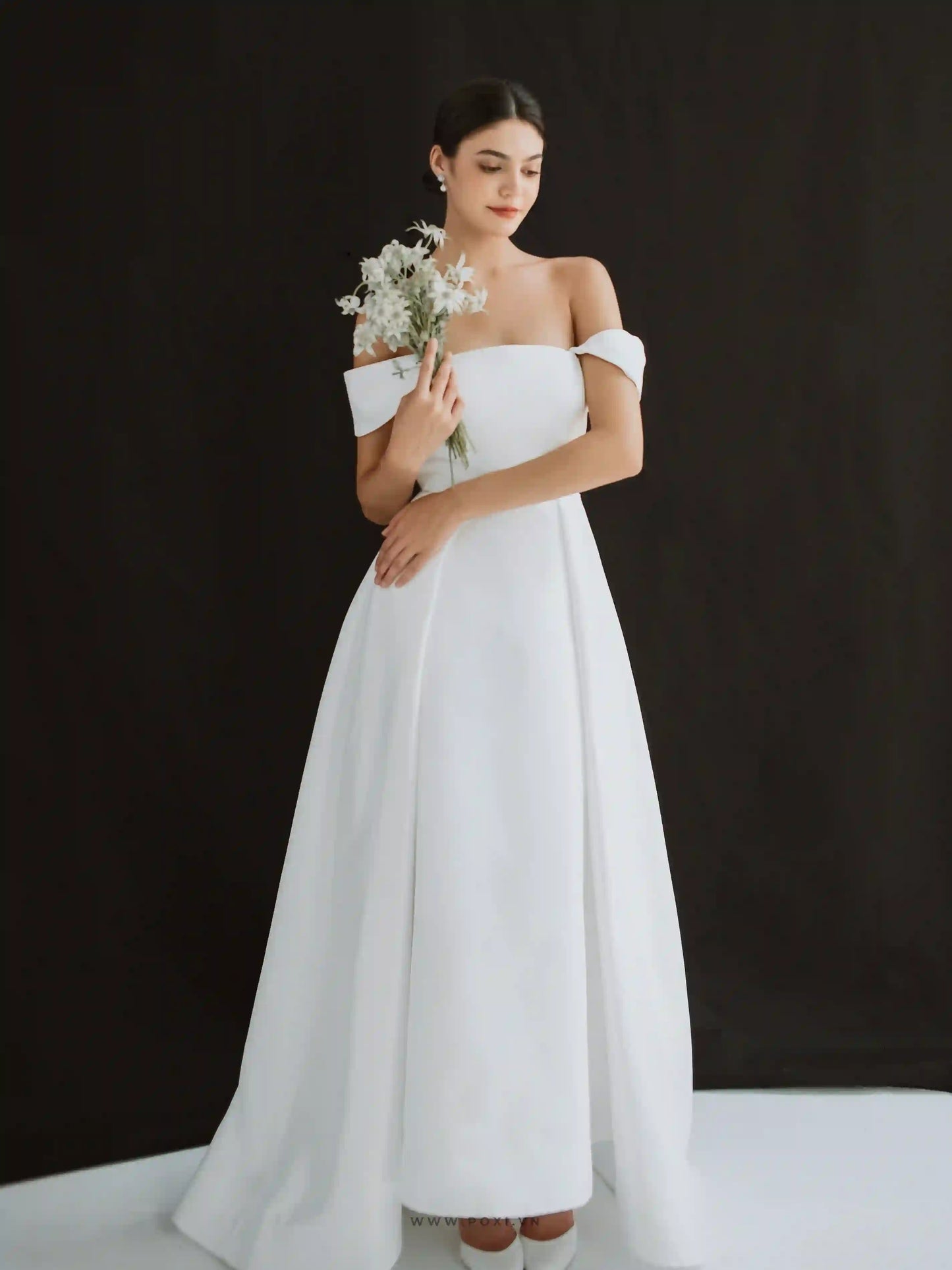 Modern and glamour off-the-shoulder wedding dress - D1817 - POXI