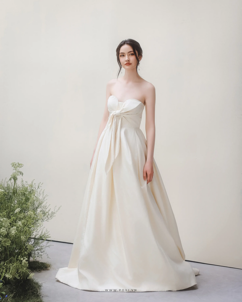 Modern Off-the-shoulder wedding dress with the impressive top bow detail - D1836 - POXI