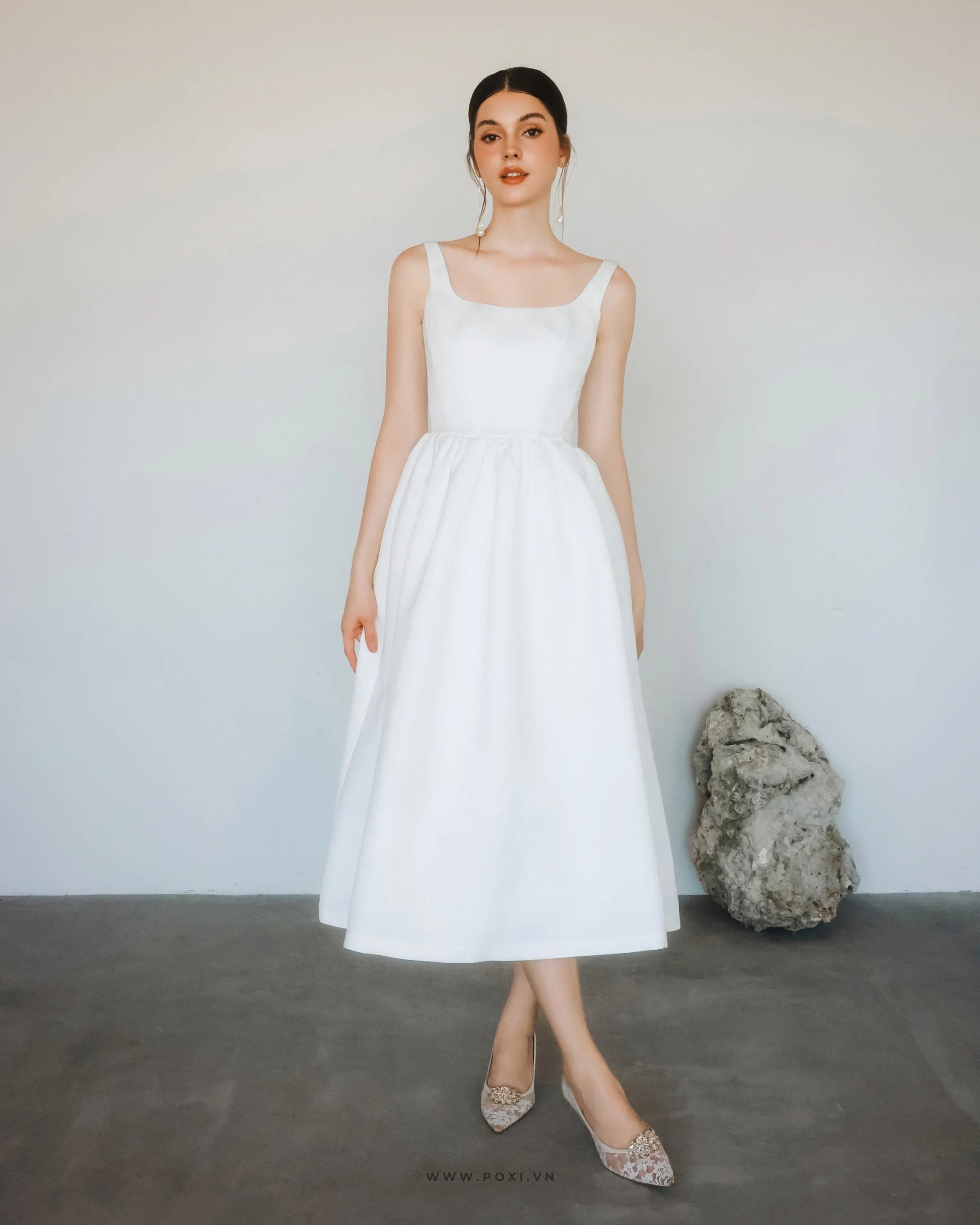 Modern open-back party white dress with square neck, sleeveless and flared skirt - D1847C - POXI