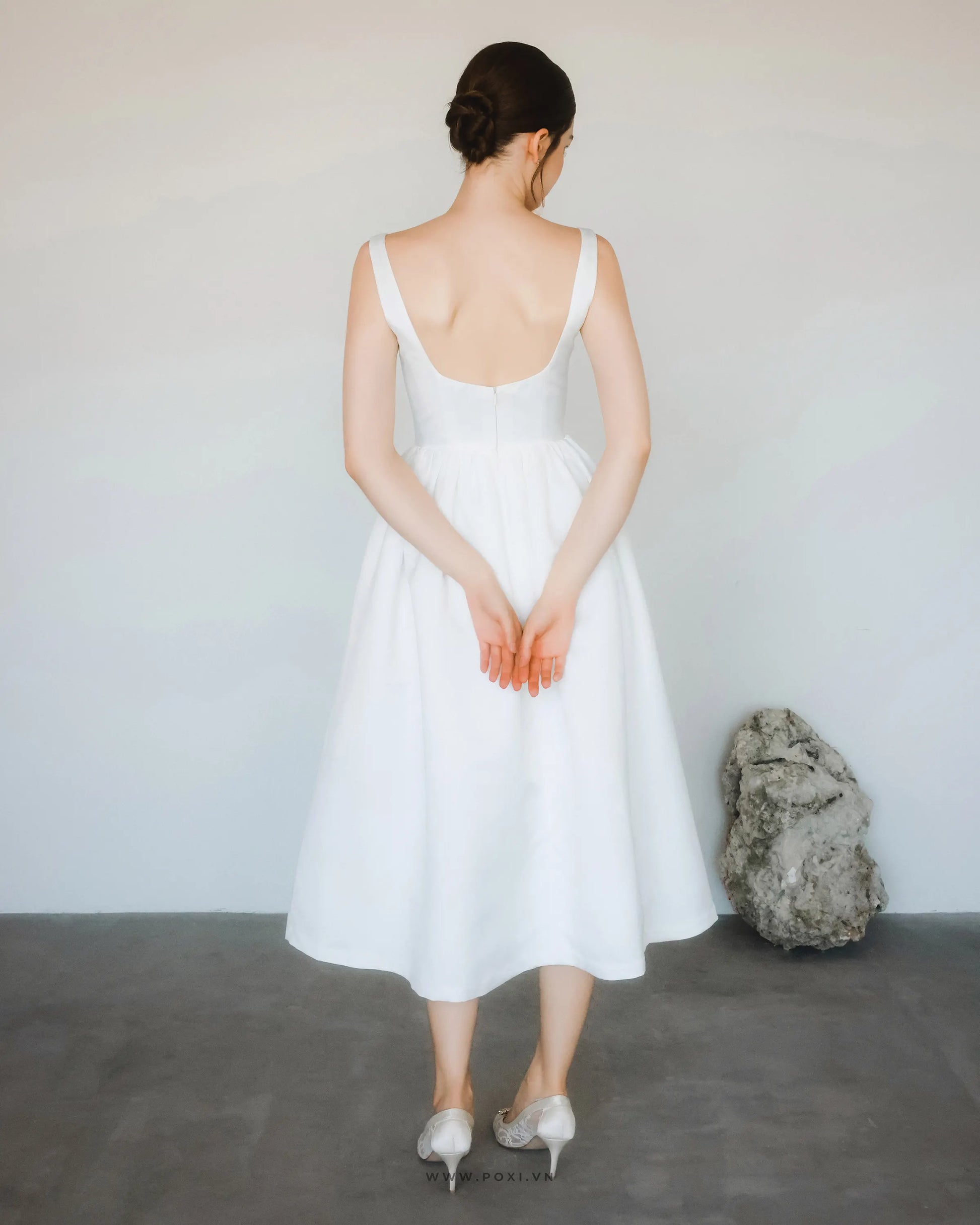 Modern open-back party white dress with square neck, sleeveless and flared skirt - D1847C - POXI