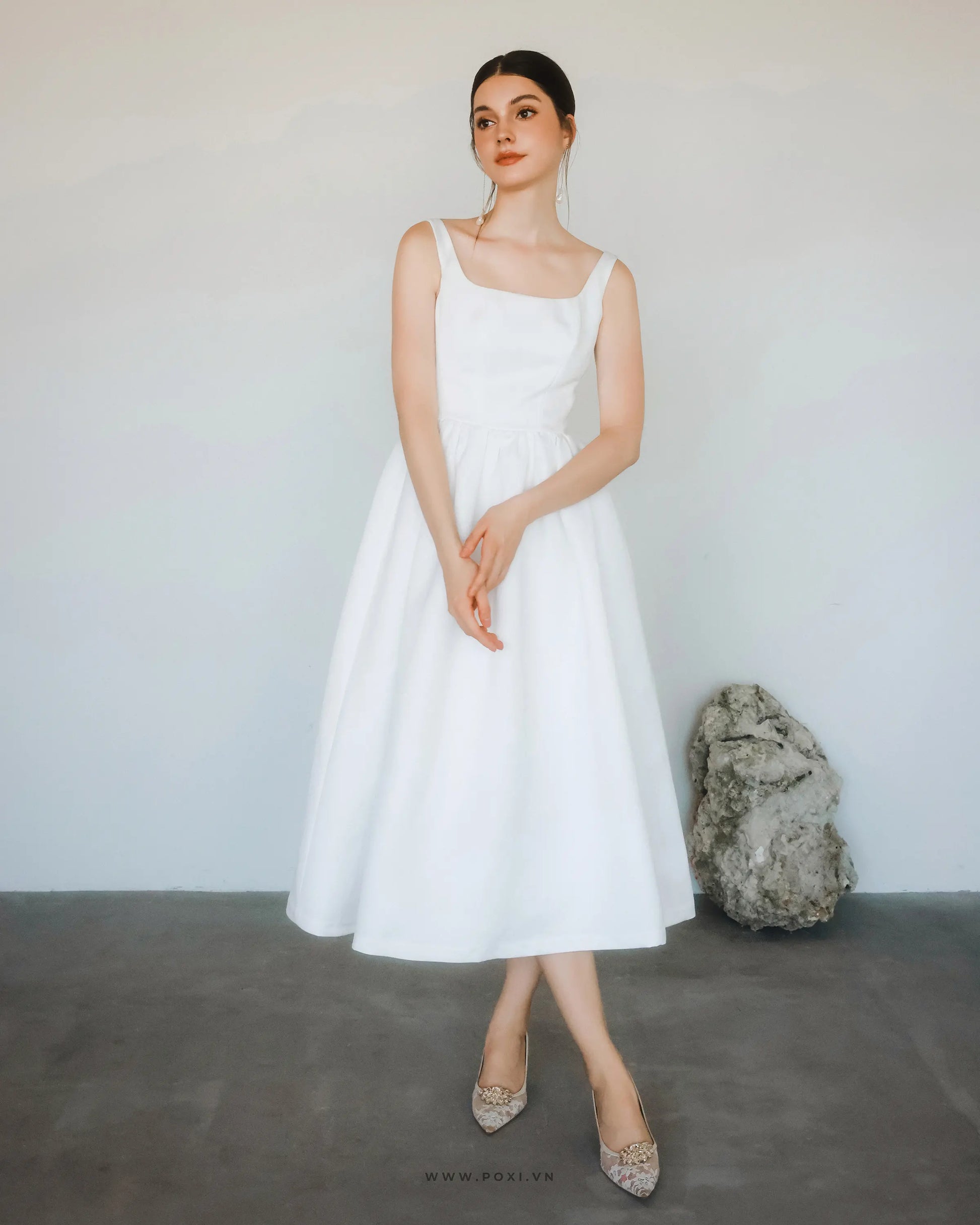 Modern open-back party white dress with square neck, sleeveless and flared skirt - D1847C - POXI