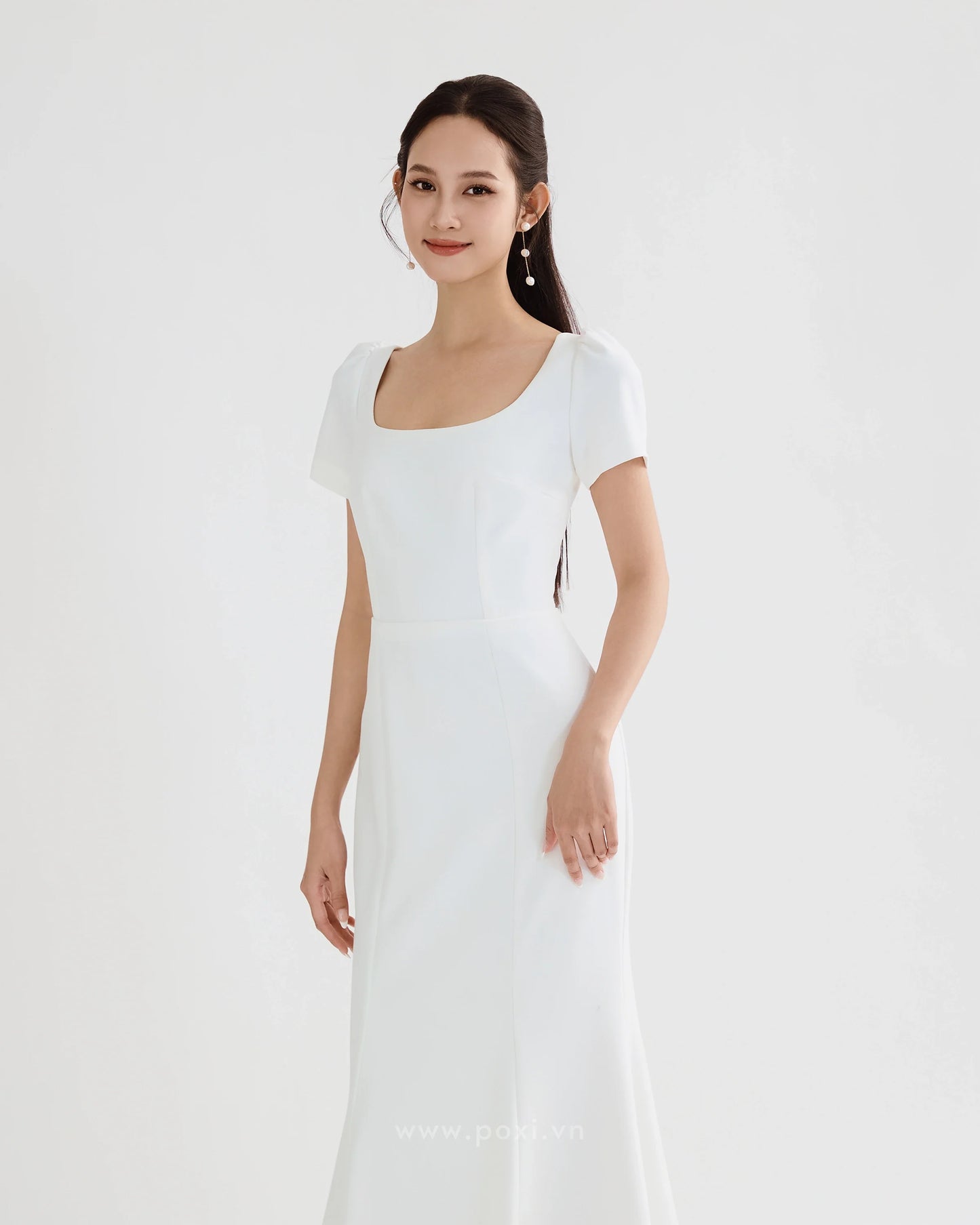 Đầm cổ vuông tay ngắn, dáng váy xòe ôm hông nhẹ - D1928 Regular
