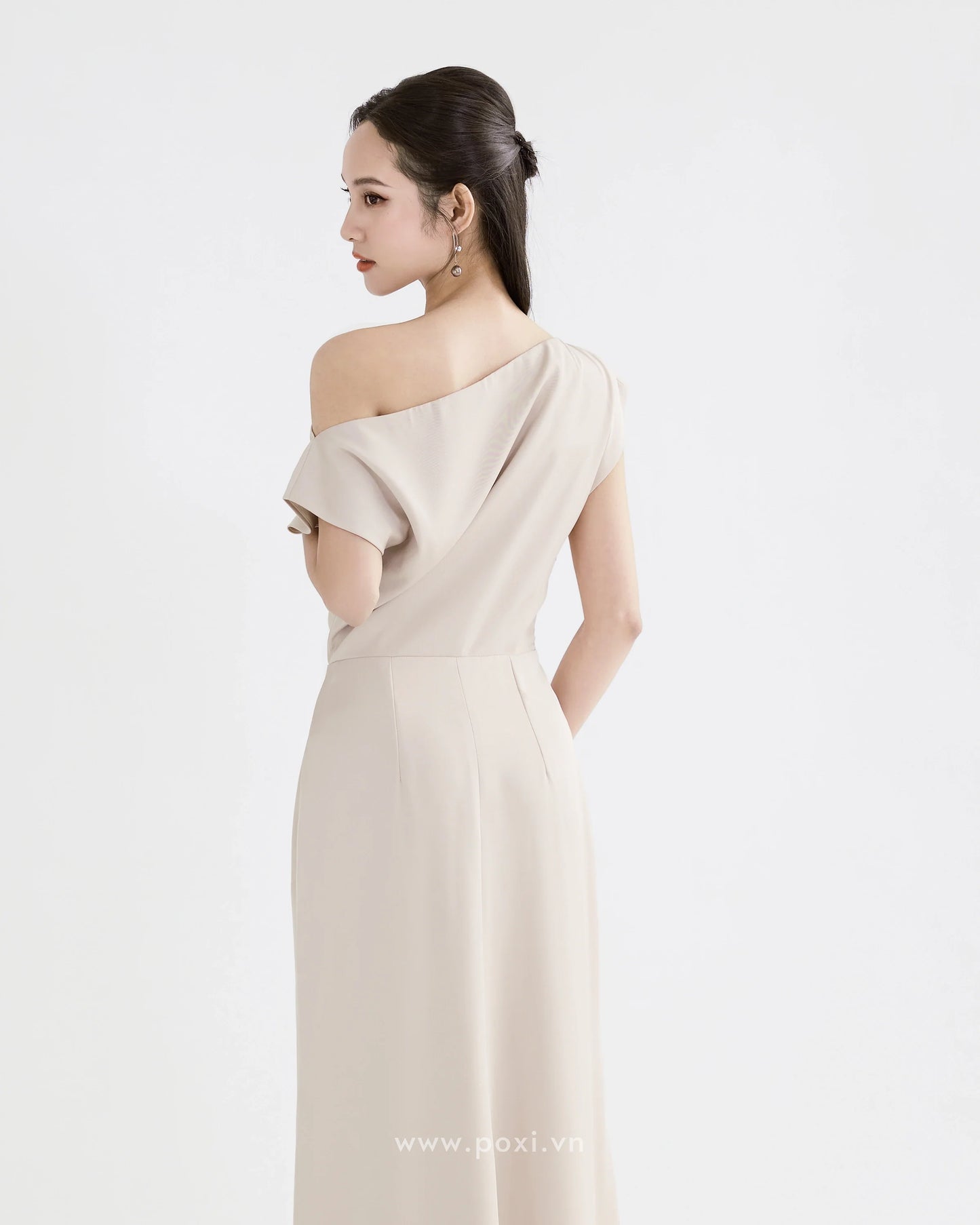 Đầm lệch vai dáng váy A line - D1953B Regular