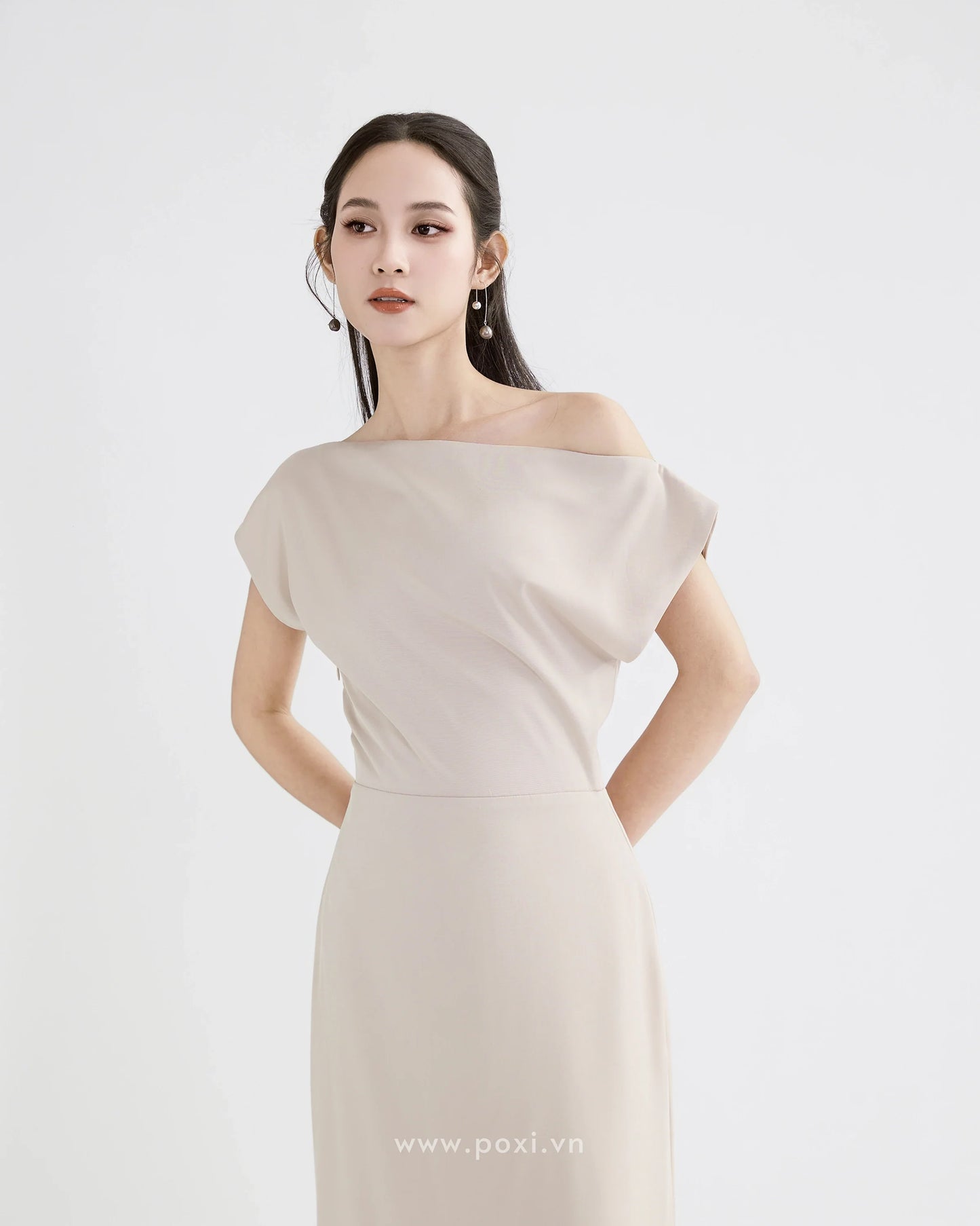 Đầm lệch vai dáng váy A line - D1953B Regular