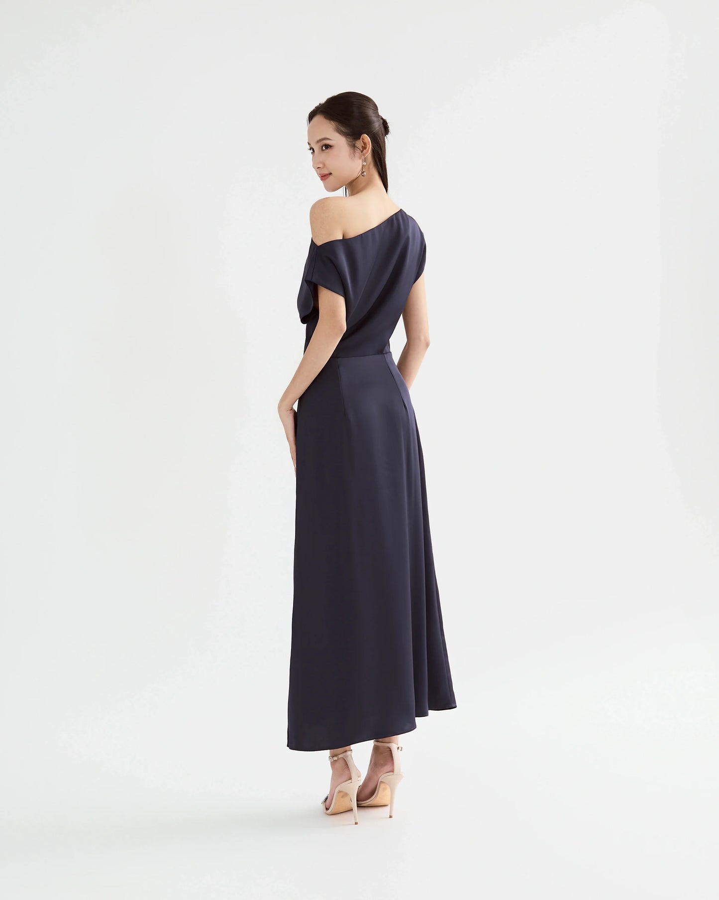 Đầm lệch vai dáng váy A line - D1953C Regular