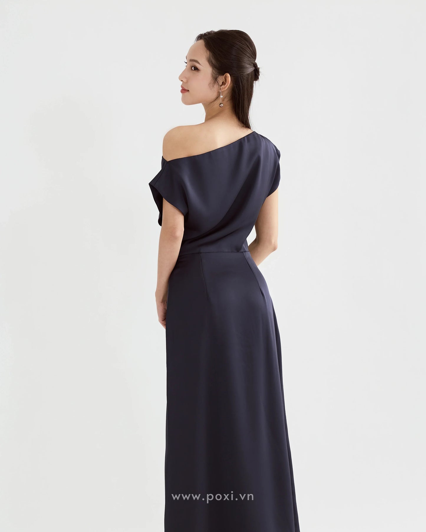 Đầm lệch vai dáng váy A line - D1953C Regular