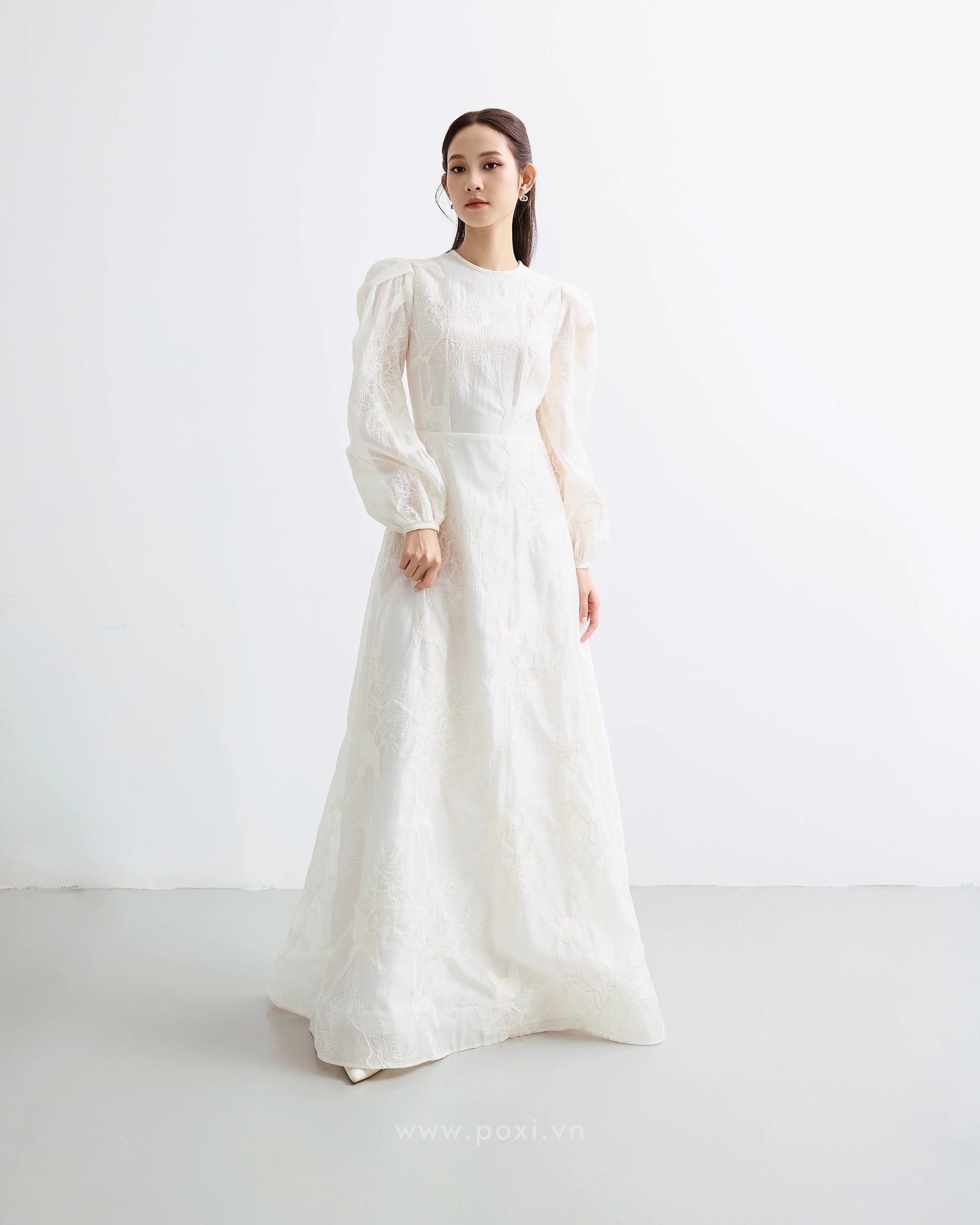 Đầm voan thêu cổ tròn tay dài váy Aline xòe nhẹ - D1974 Regular