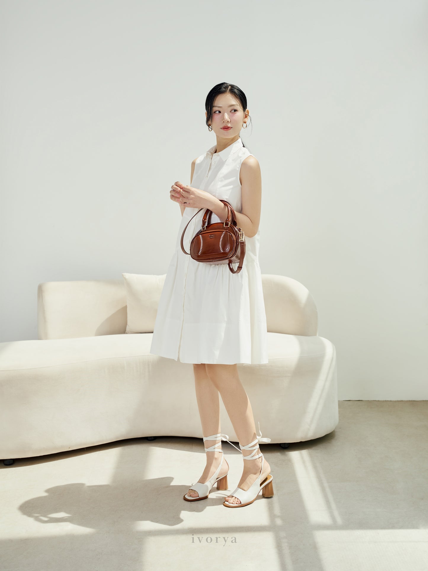 Đầm sơ mi màu trắng, dáng rộng và không tay  - YD9890