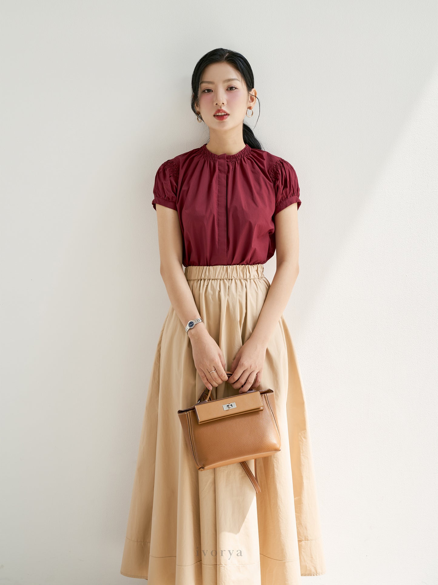 Áo sơ mi màu đỏ rượu cổ tròn và tay ngắn - SH9901B