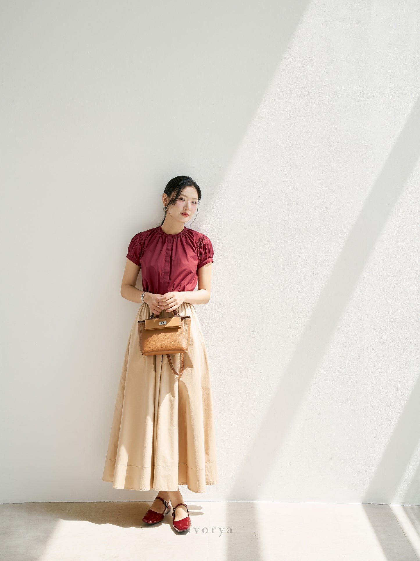 Áo sơ mi màu đỏ rượu cổ tròn và tay ngắn - SH9901B