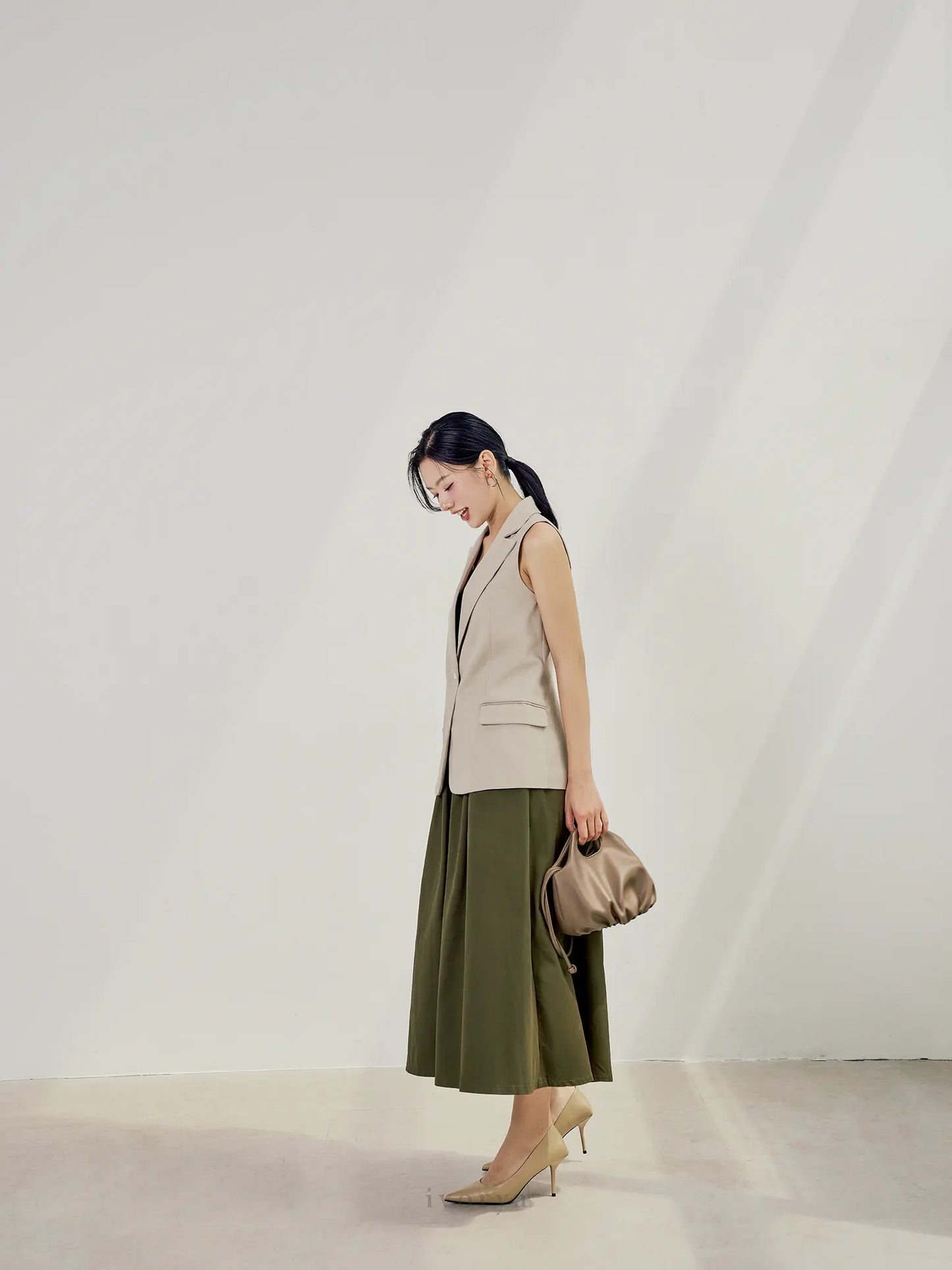 Áo blazer màu xám không tay - YB9847