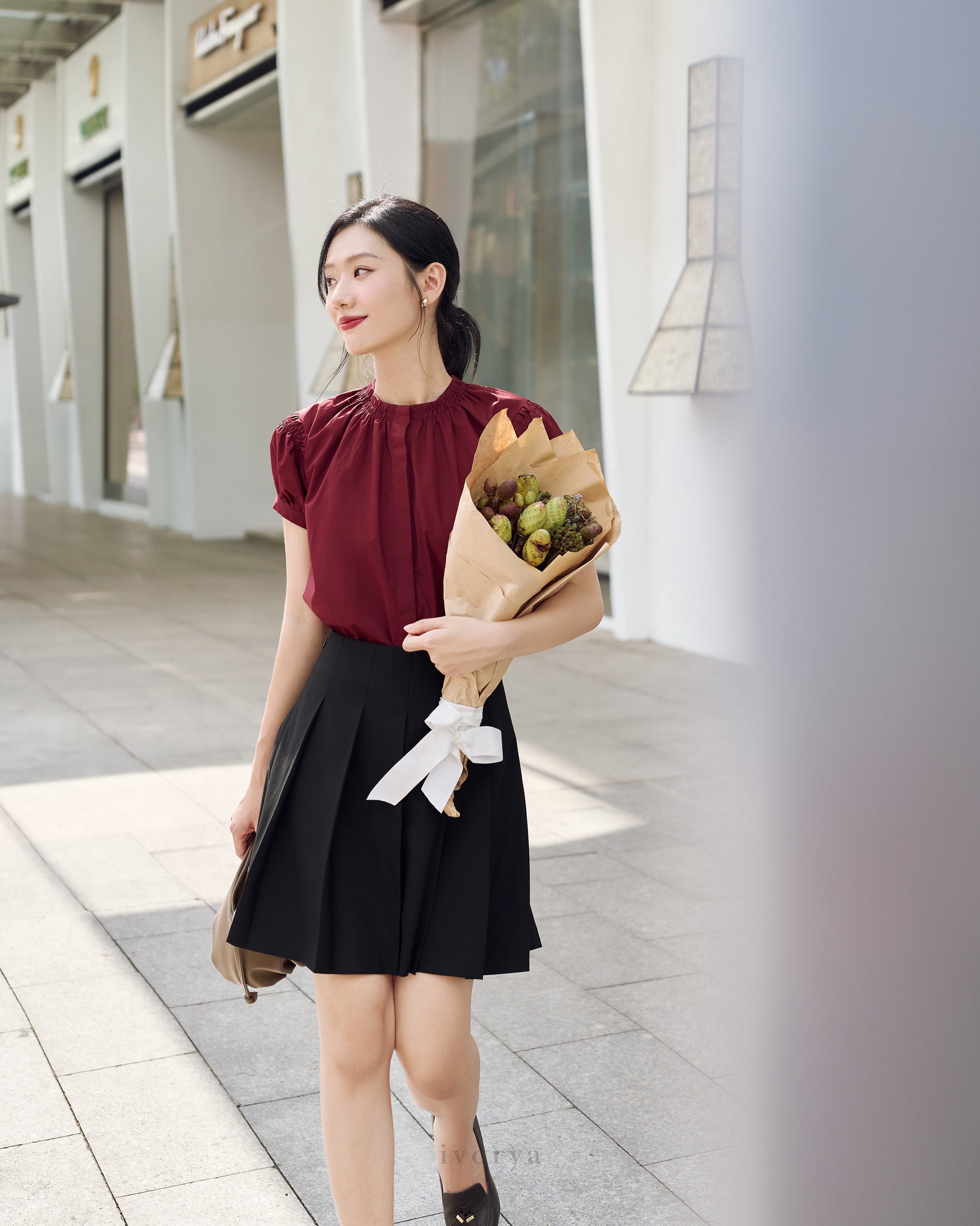 Áo sơ mi màu đỏ rượu cổ tròn và tay ngắn - SH9901B