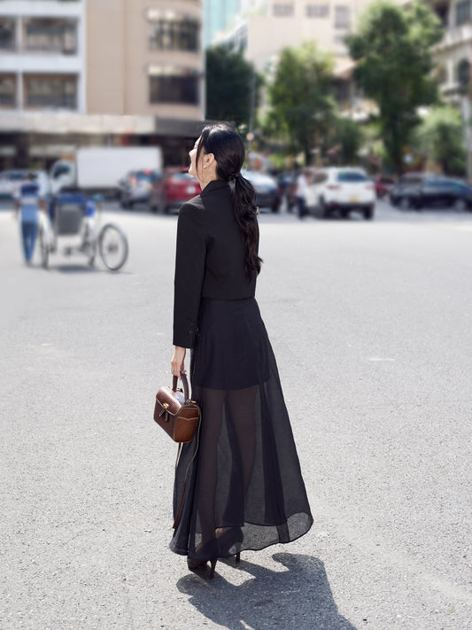 Áo blazer crop-top màu đen tay dài - YB9962