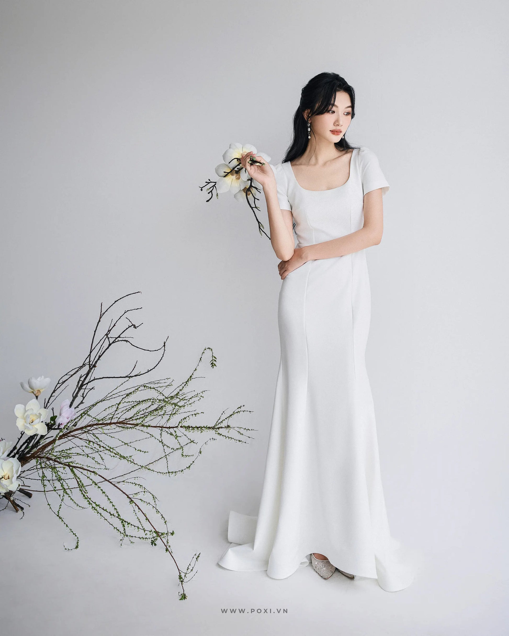 Đầm cổ vuông tay ngắn, dáng váy xòe ôm hông nhẹ - D1928 Regular