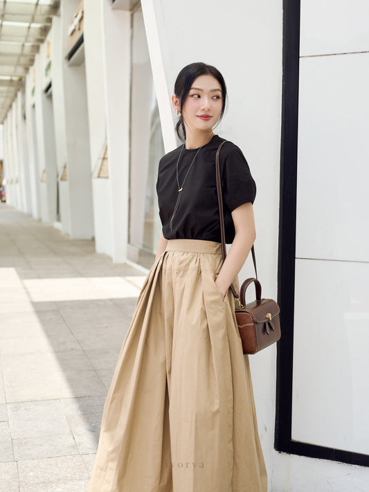 Áo nữ cơ bản màu đen, cổ tròn và tay ngắn - SH9921B