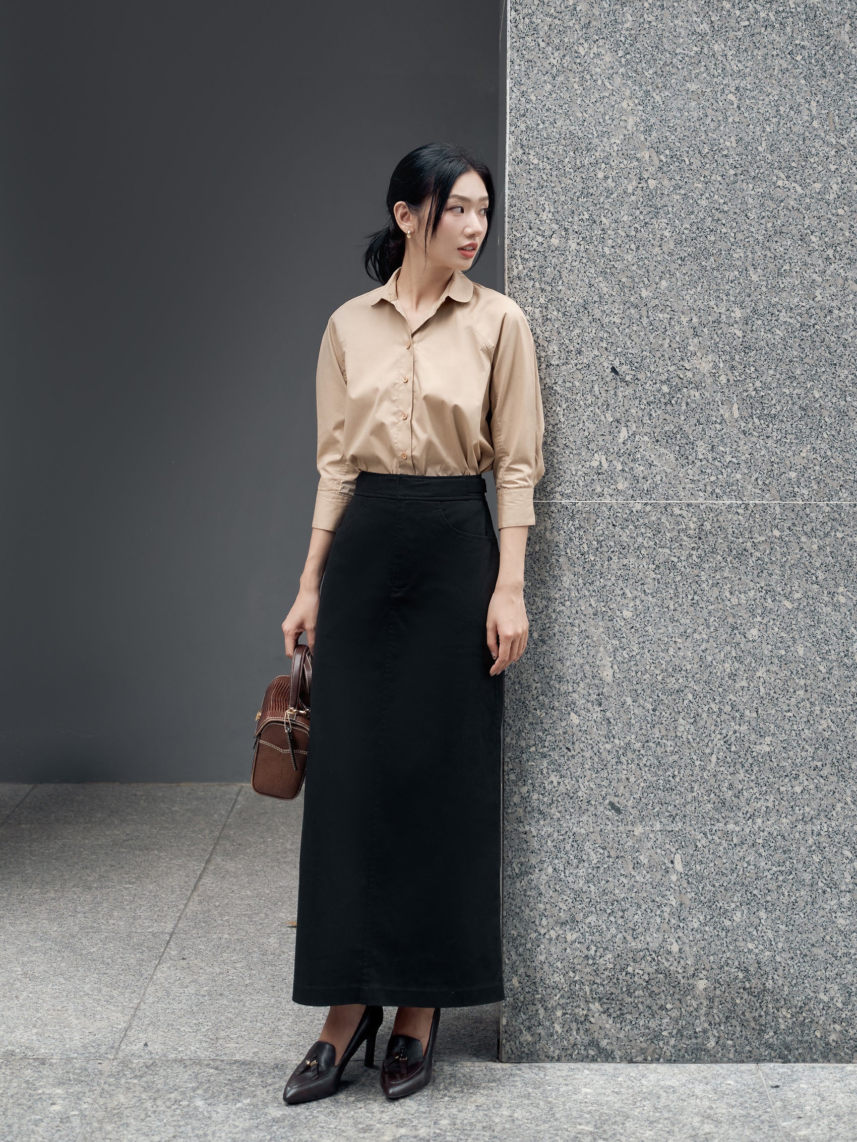 Áo sơ mi màu nâu nhạt lá cổ tròn và tay áo 3/4 - SH9938