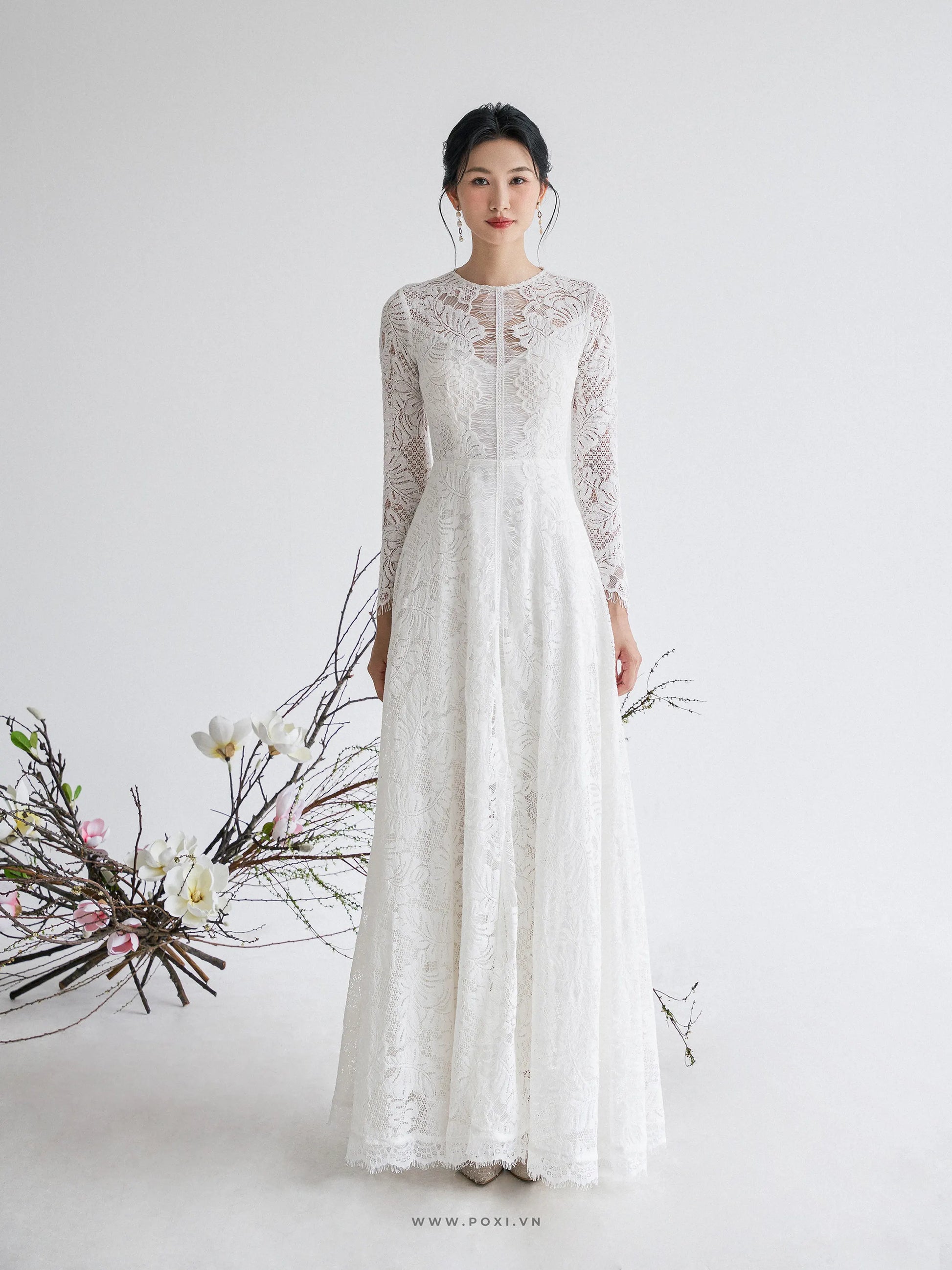 Đầm ren cổ tròn tay dài, dáng váy xòe - D1249 Regular