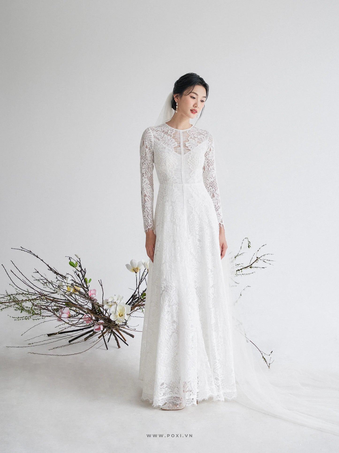 Đầm ren cổ tròn tay dài, dáng váy xòe - D1249 Regular