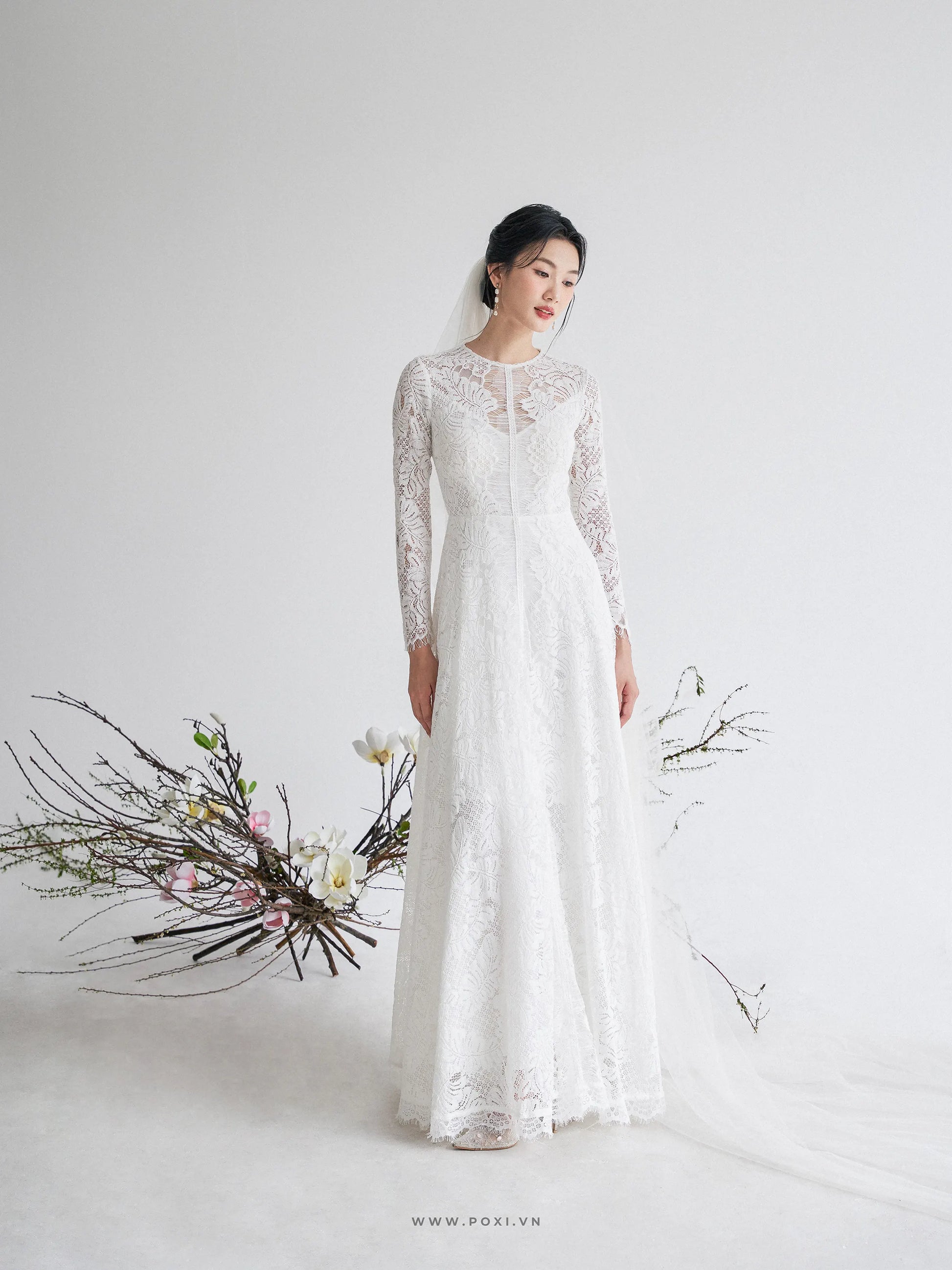 Đầm ren cổ tròn tay dài, dáng váy xòe - D1249 Regular