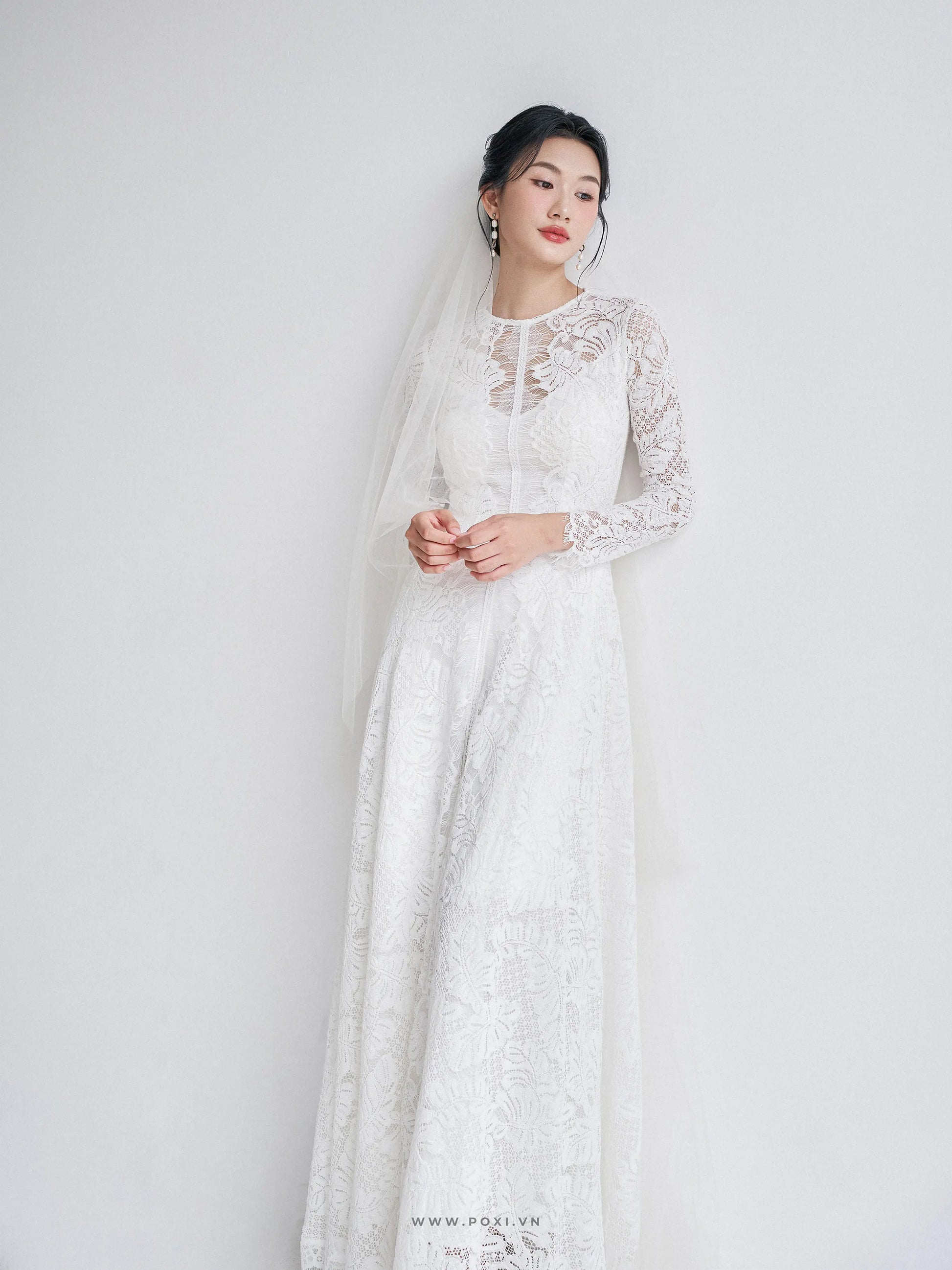 Đầm ren cổ tròn tay dài, dáng váy xòe - D1249 Regular