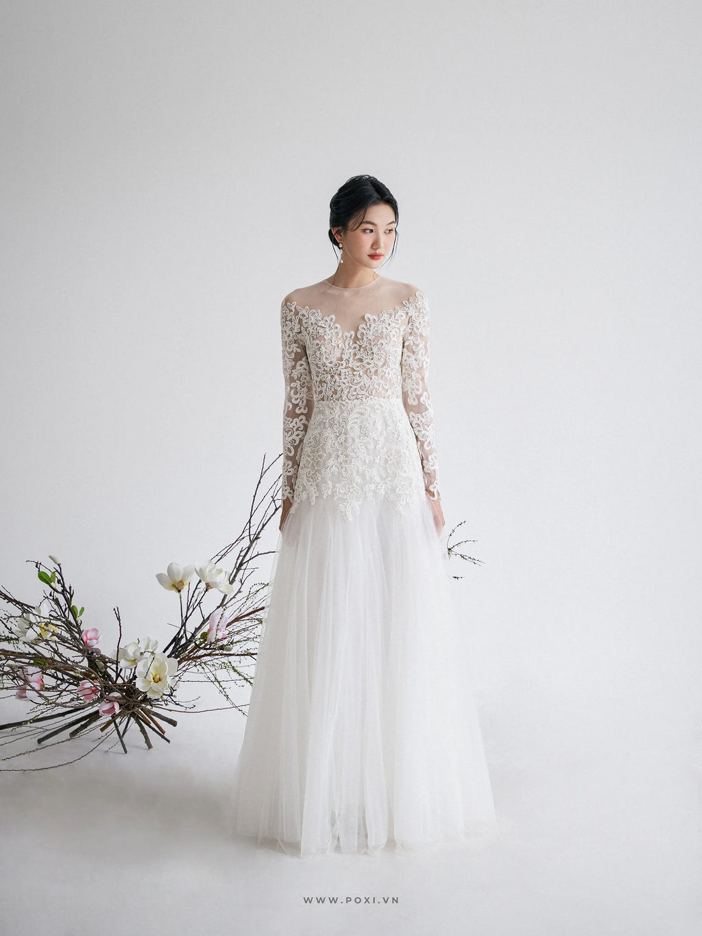 Đầm lưới tay dài đính ren tạo dáng cổ V, dáng váy xòe ôm hông nhẹ - D1799