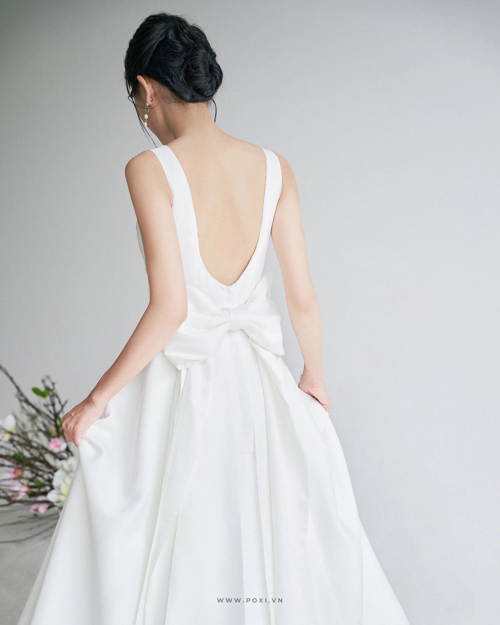 Đầm cổ thuyền không tay, form váy xòe rộng đuôi dài - D1717