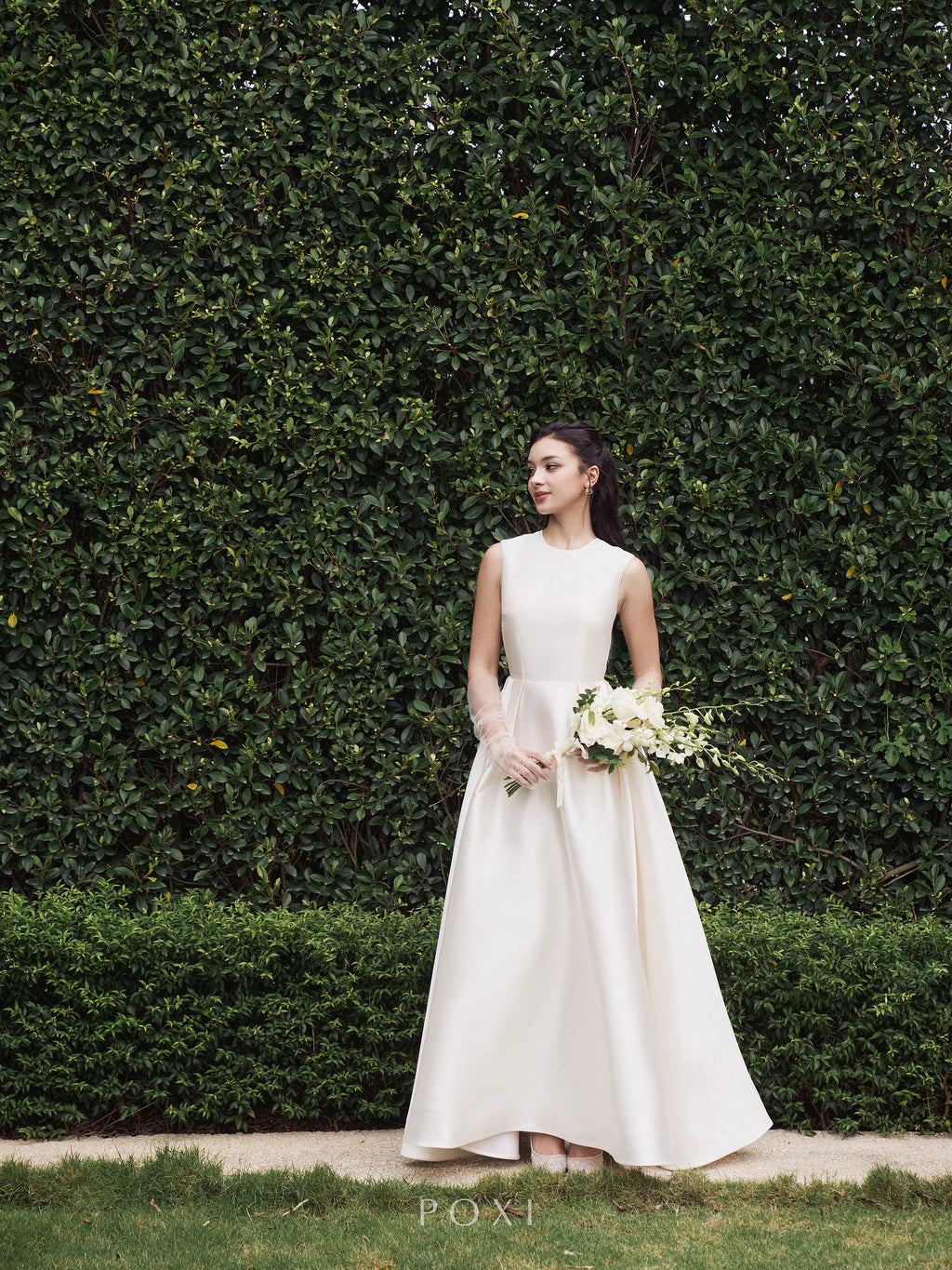 Đầm cổ tròn không tay cut-out lưng sau - D1910 Regular