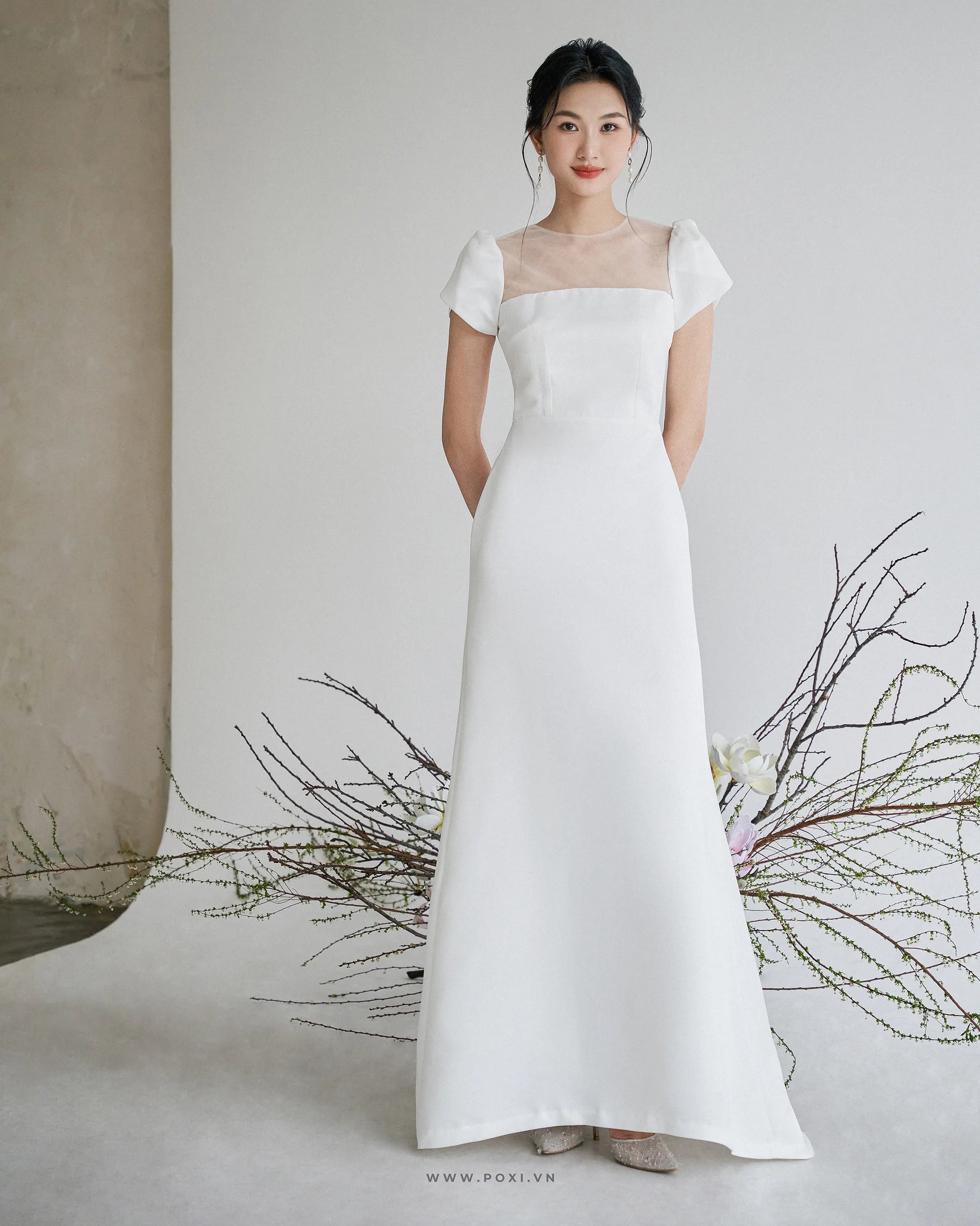 Minimalist wedding dress with the top combining tulle, petal sleeves and A-line skirt - D1870 Regular