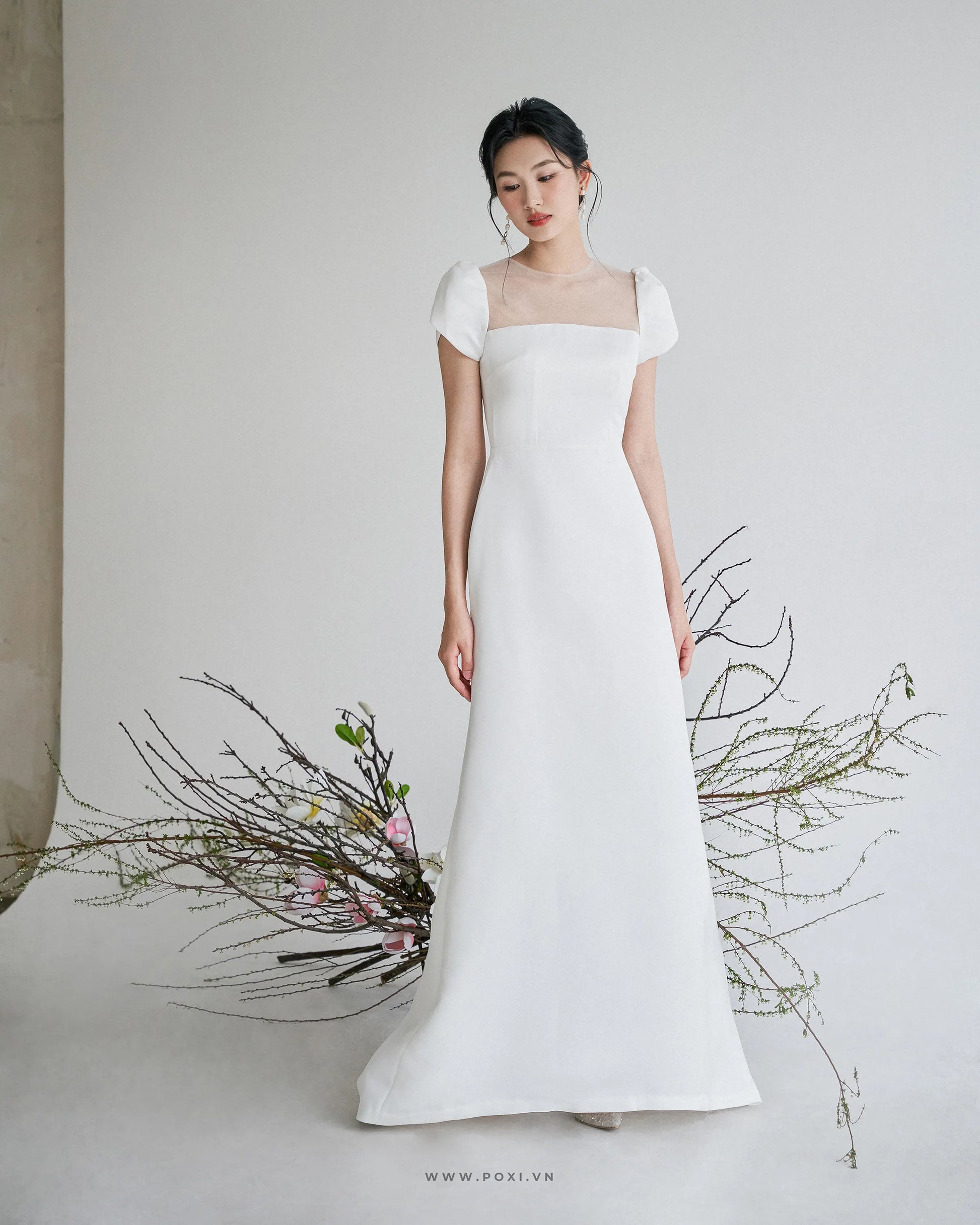 Minimalist wedding dress with the top combining tulle, petal sleeves and A-line skirt - D1870 Regular
