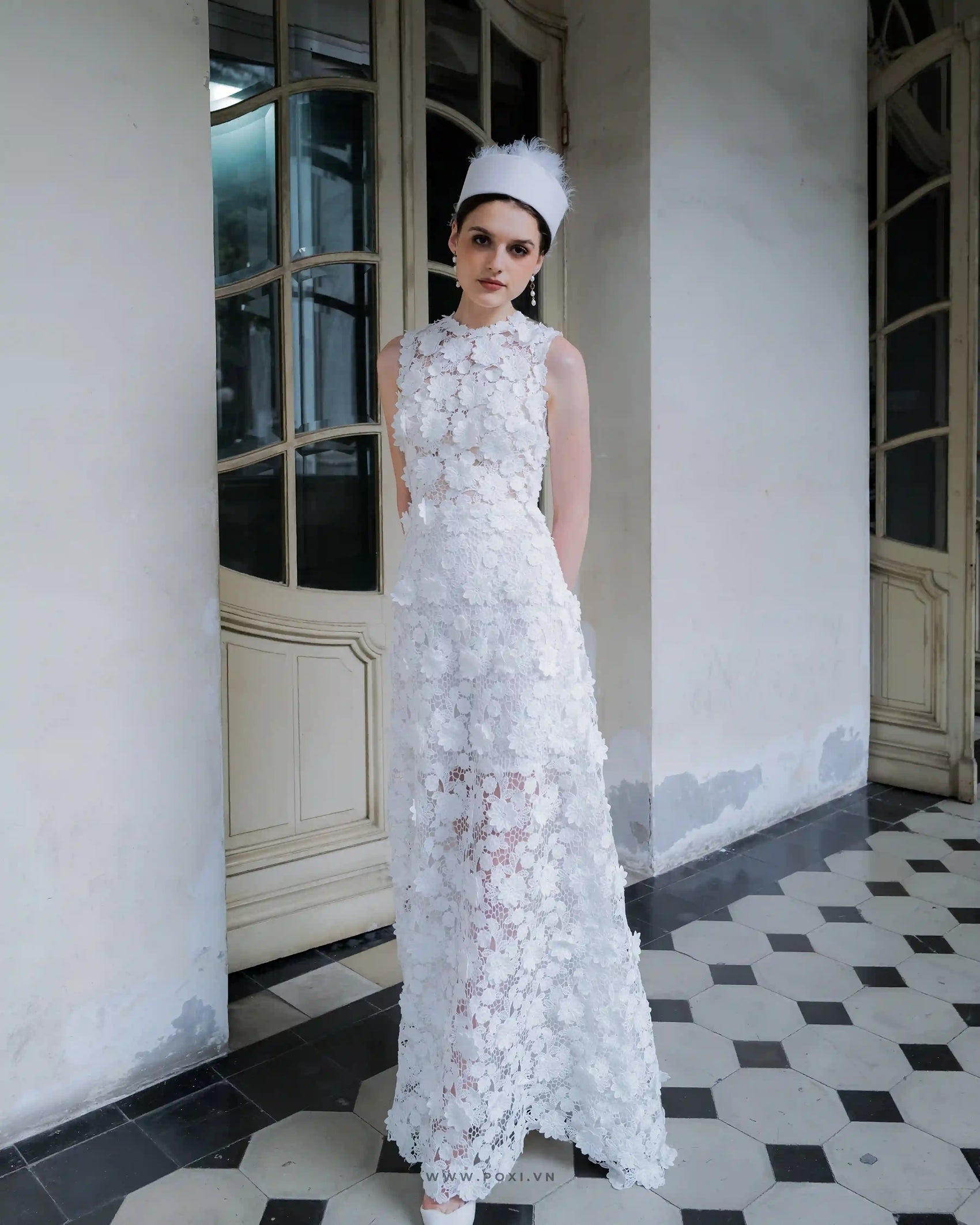 Đầm ren cổ tròn không tay, váy A line xòe nhẹ - F2