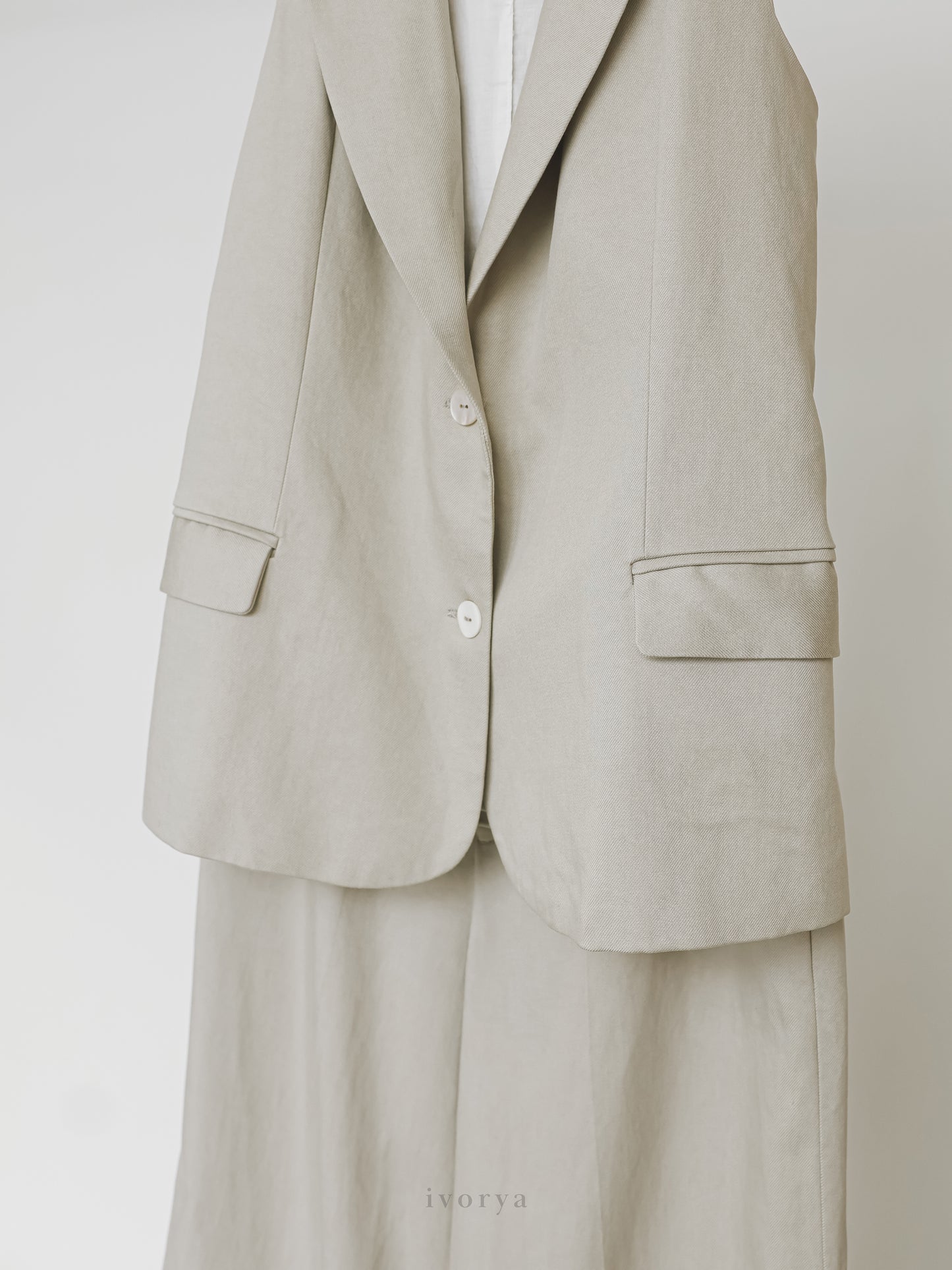 Áo blazer màu xám không tay - YB9847