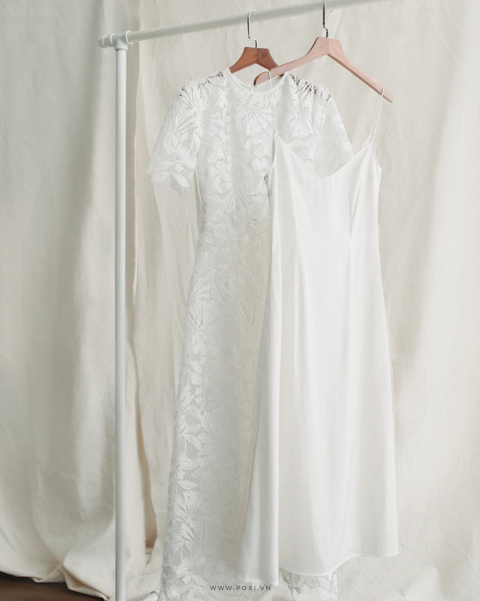 Lace simplicity wedding dress with an A-line skirt and short sleeves - D1697 - POXI
